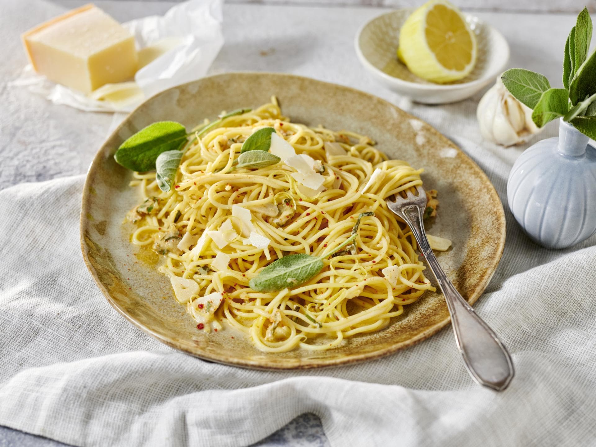 Zitronenpasta mit Salbei 