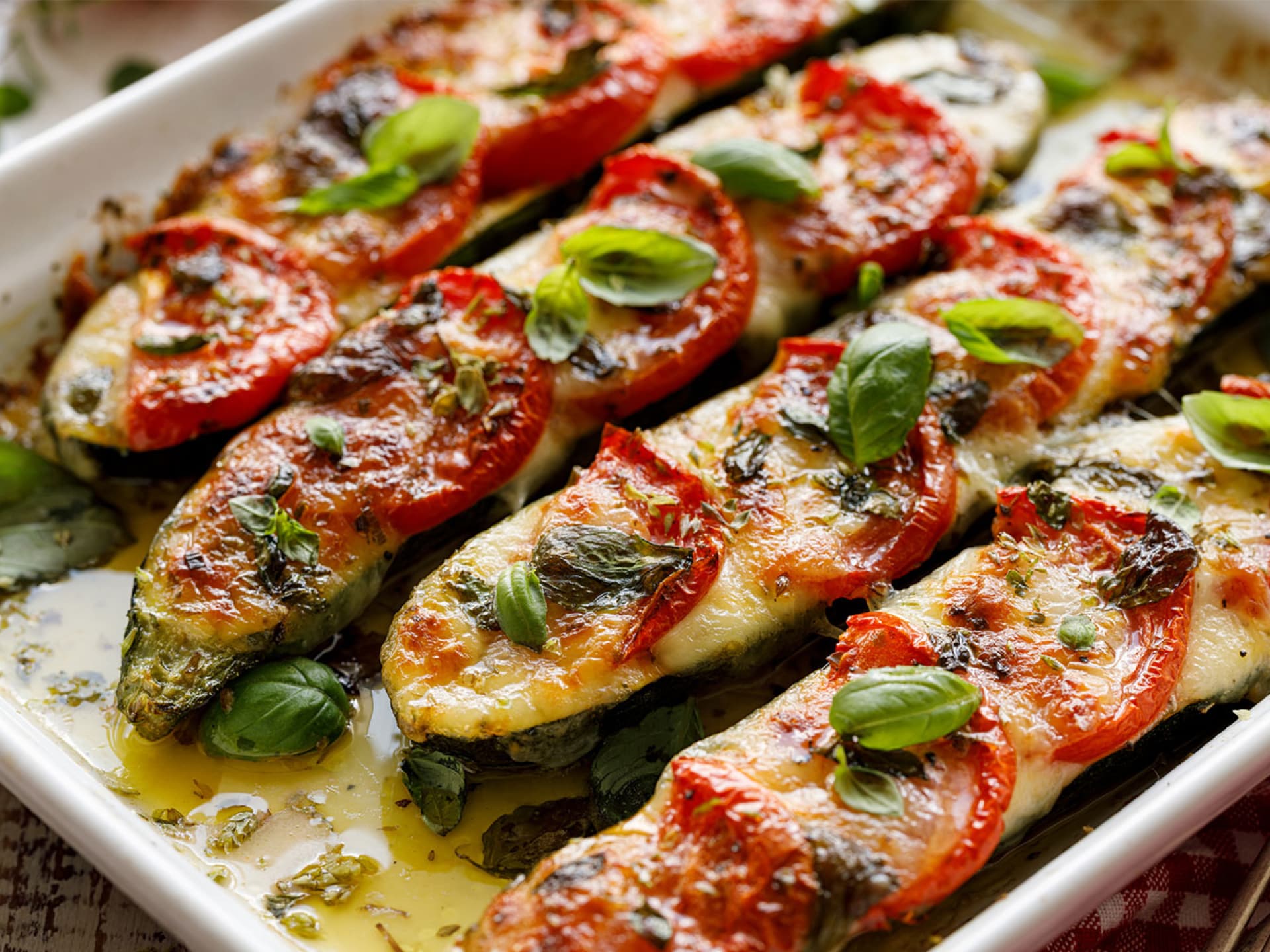 schnell gefüllte Zucchini mit Käse überbacken