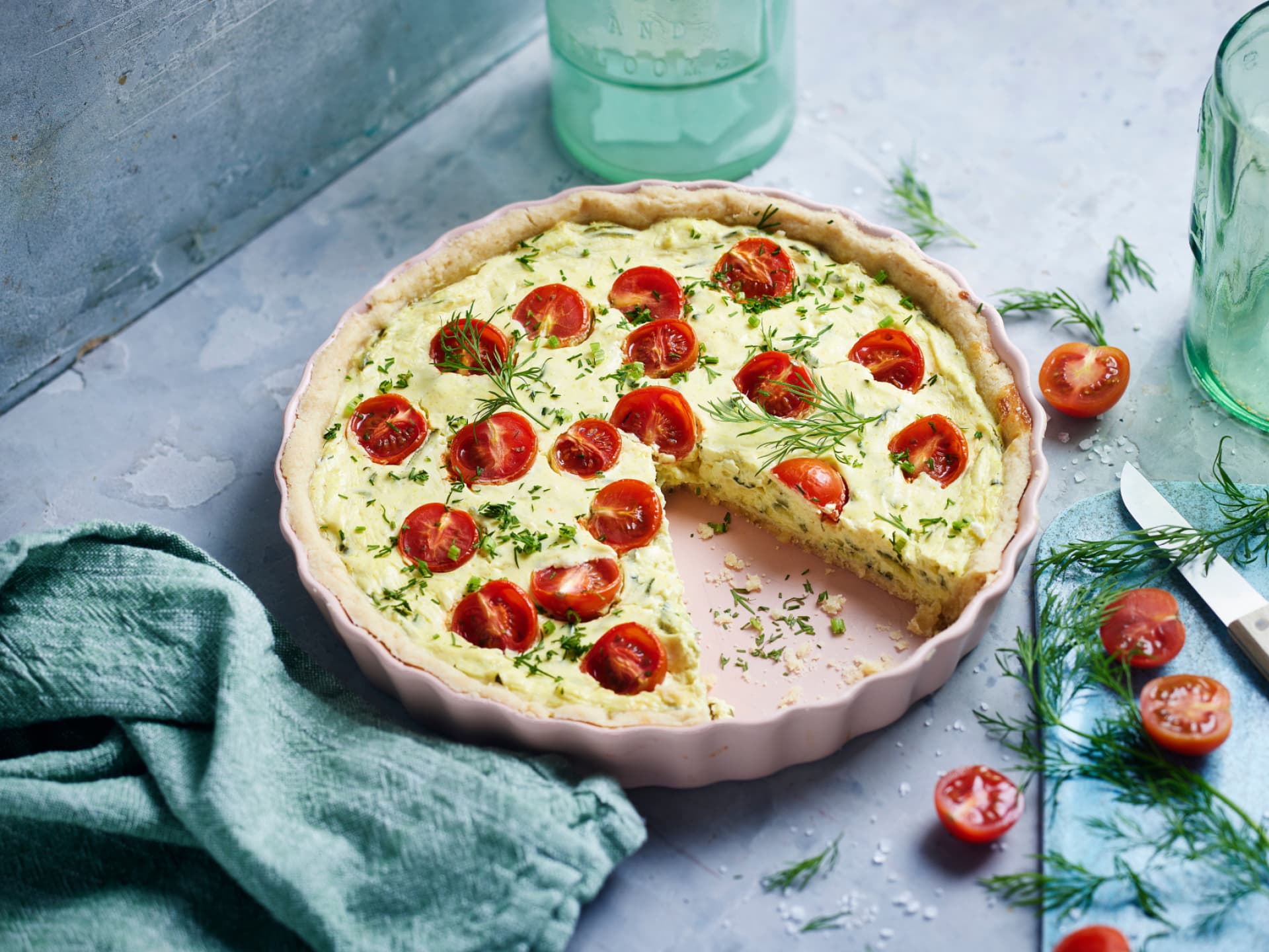 Schnelle Zucchini-Quiche mit Tomaten