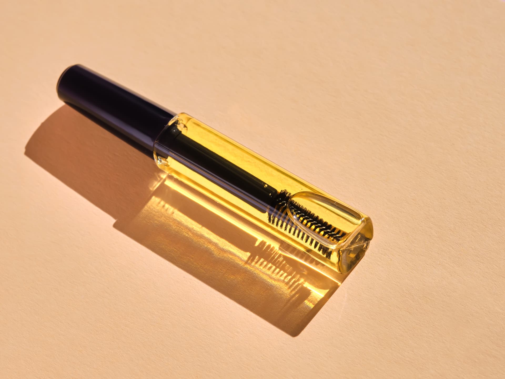 Ich verrate Ihnen mein Rezept für ein Augenbrauenserum zum Selbermachen Selbst gemachtes Augenbrauenserum