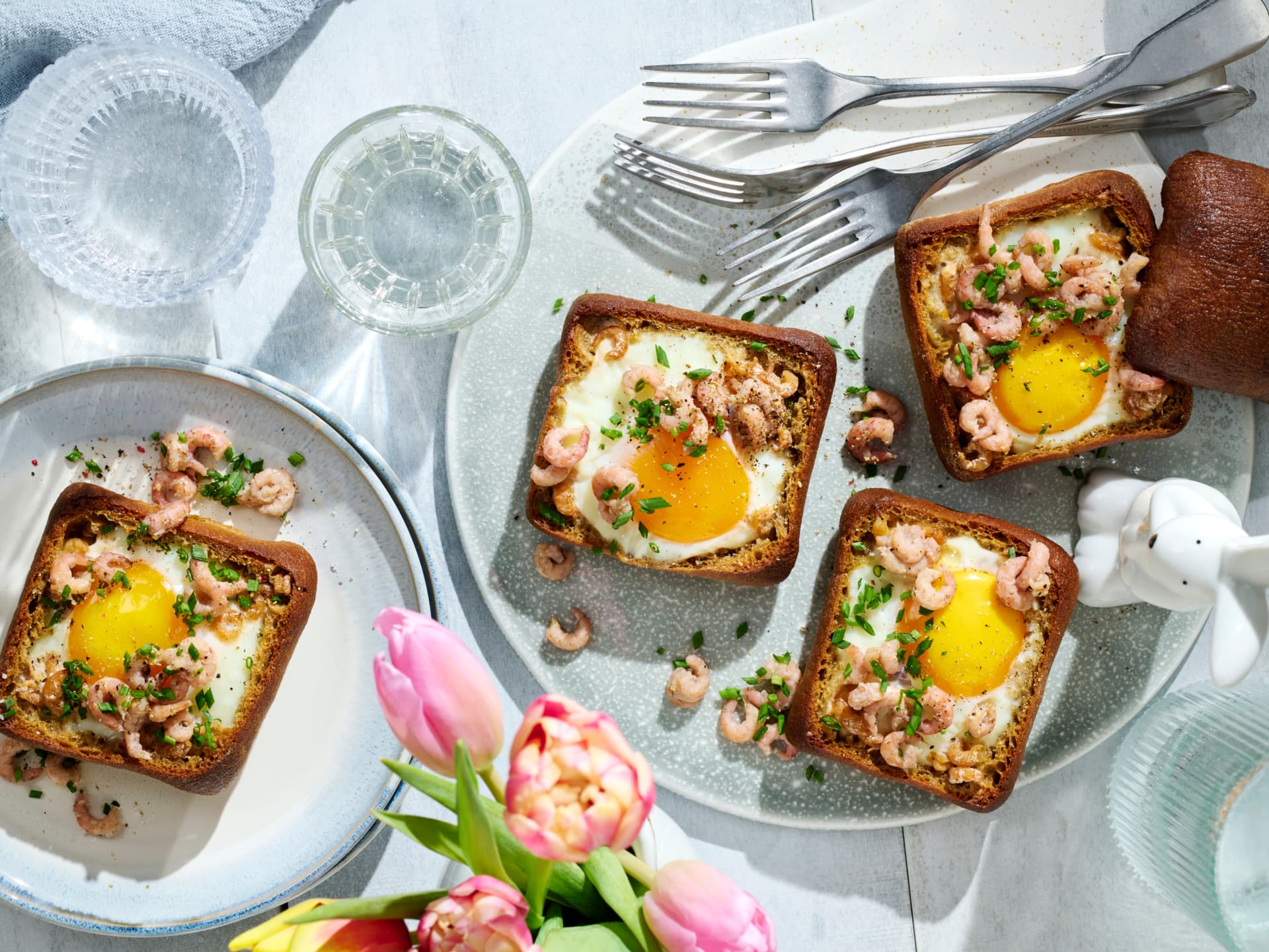 Belegte Brötchen Idee für gefüllte Brötchen mit Ei und Krabben
