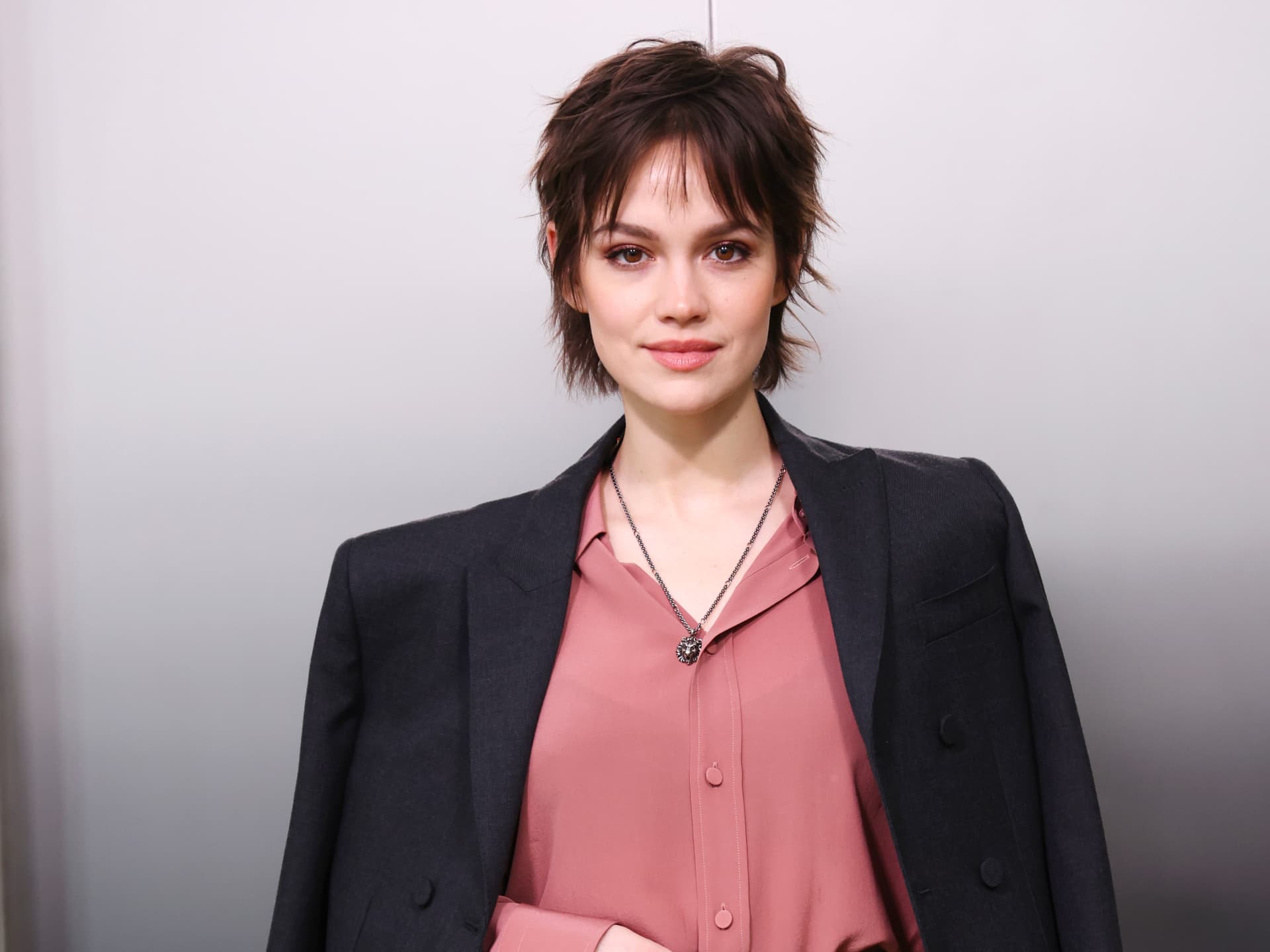 Frisuren ab 50 - Emilia Schüle mit Mixie-Frisur