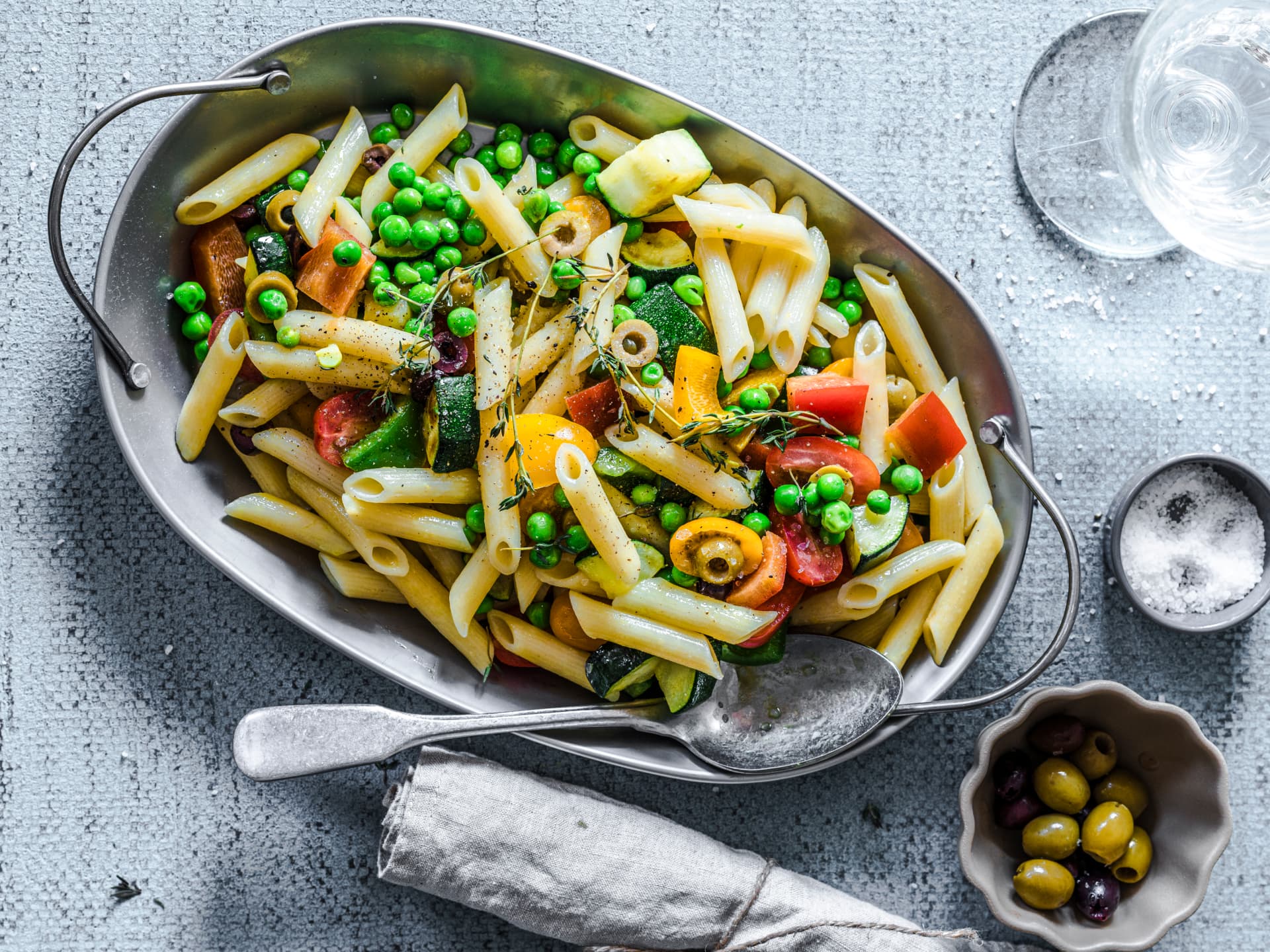 Rezept für mediterranen Nudelsalat mit Gemüse Mediterraner Nudelsalat mit Gemüse