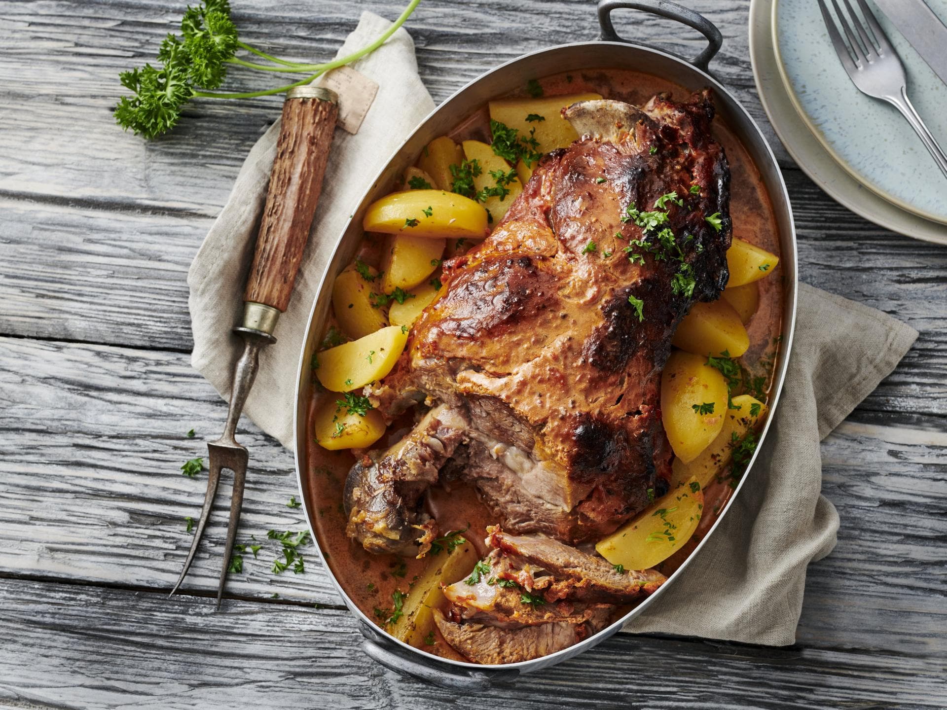 Lammkeule mit Joghurtkruste 
