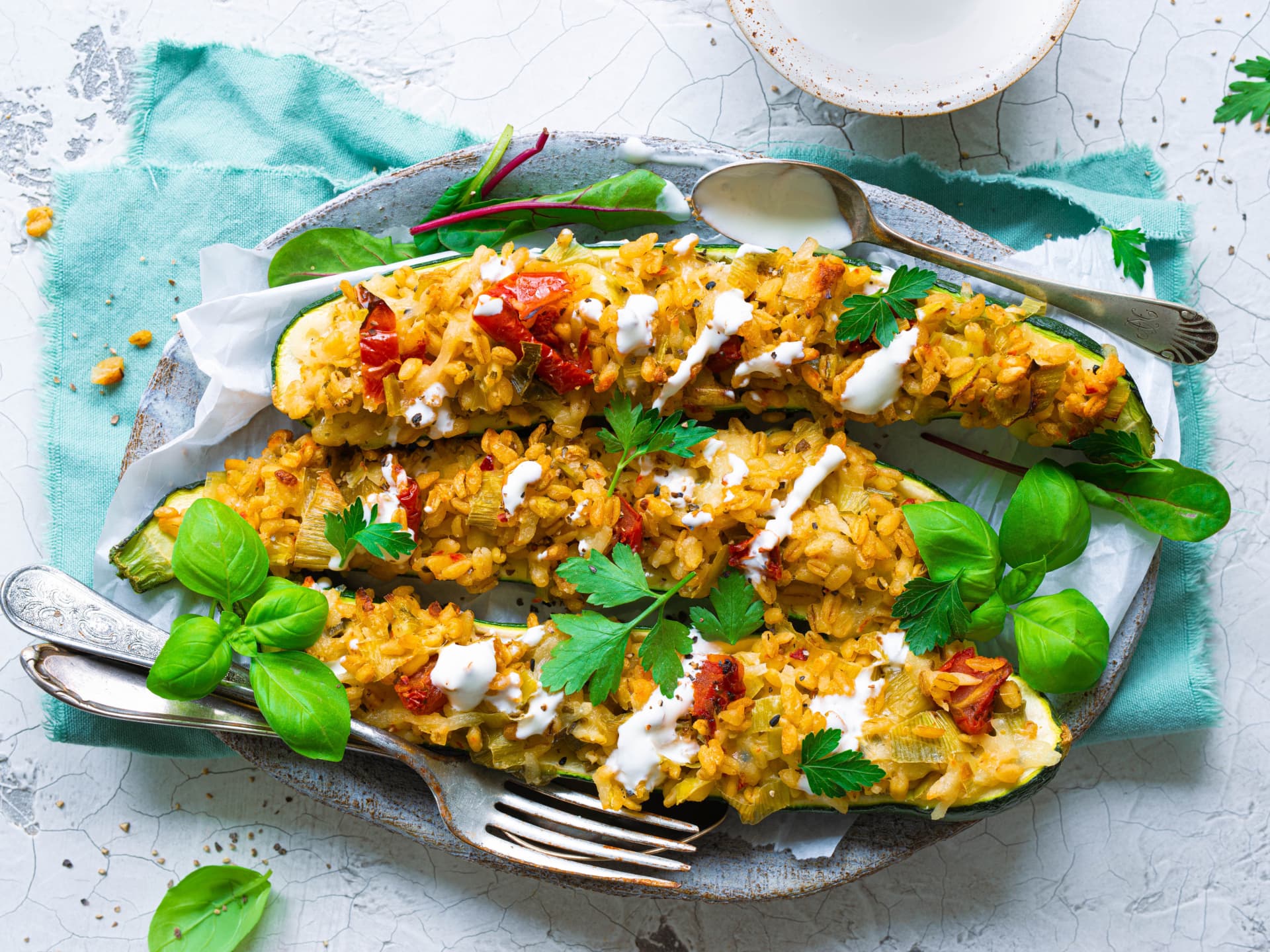 Vegetarische gefüllte Zucchini 
