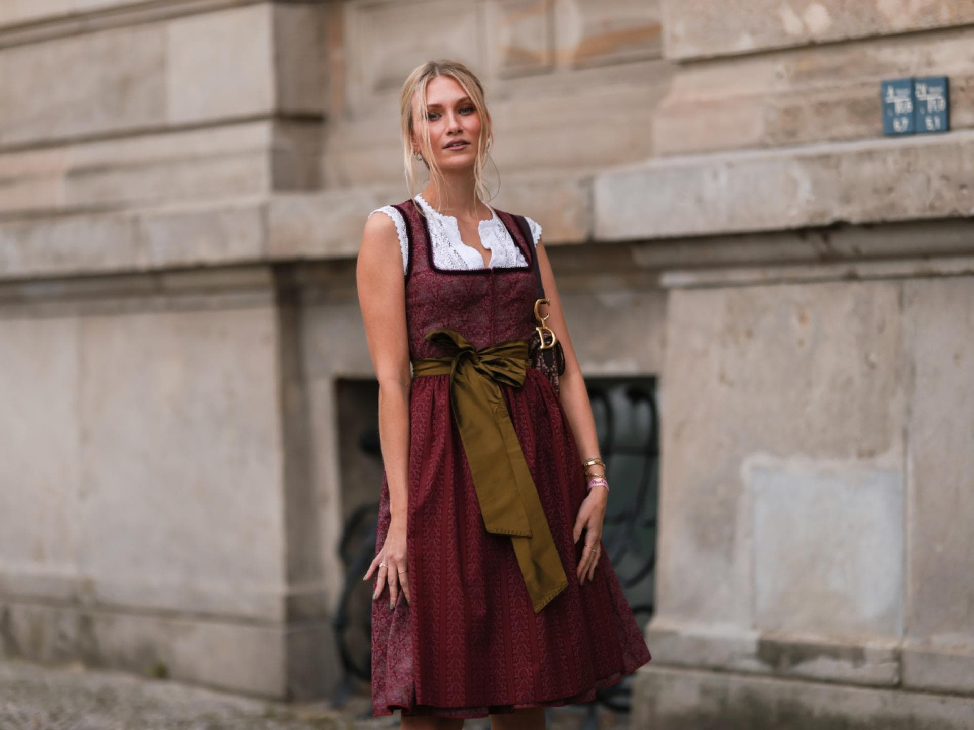 Dirndlschleife binden Dirndlschleife binden