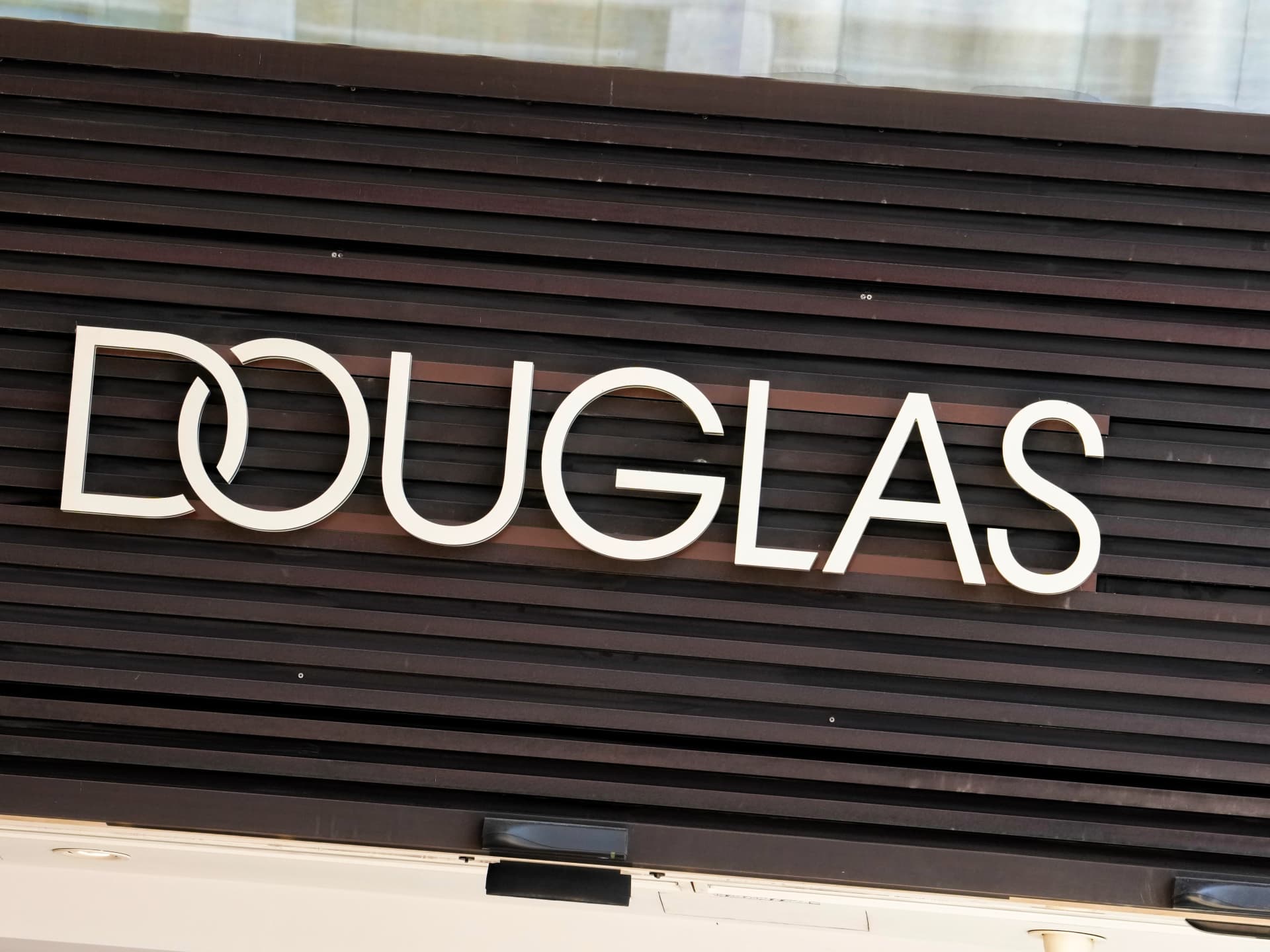 Douglas Logo
