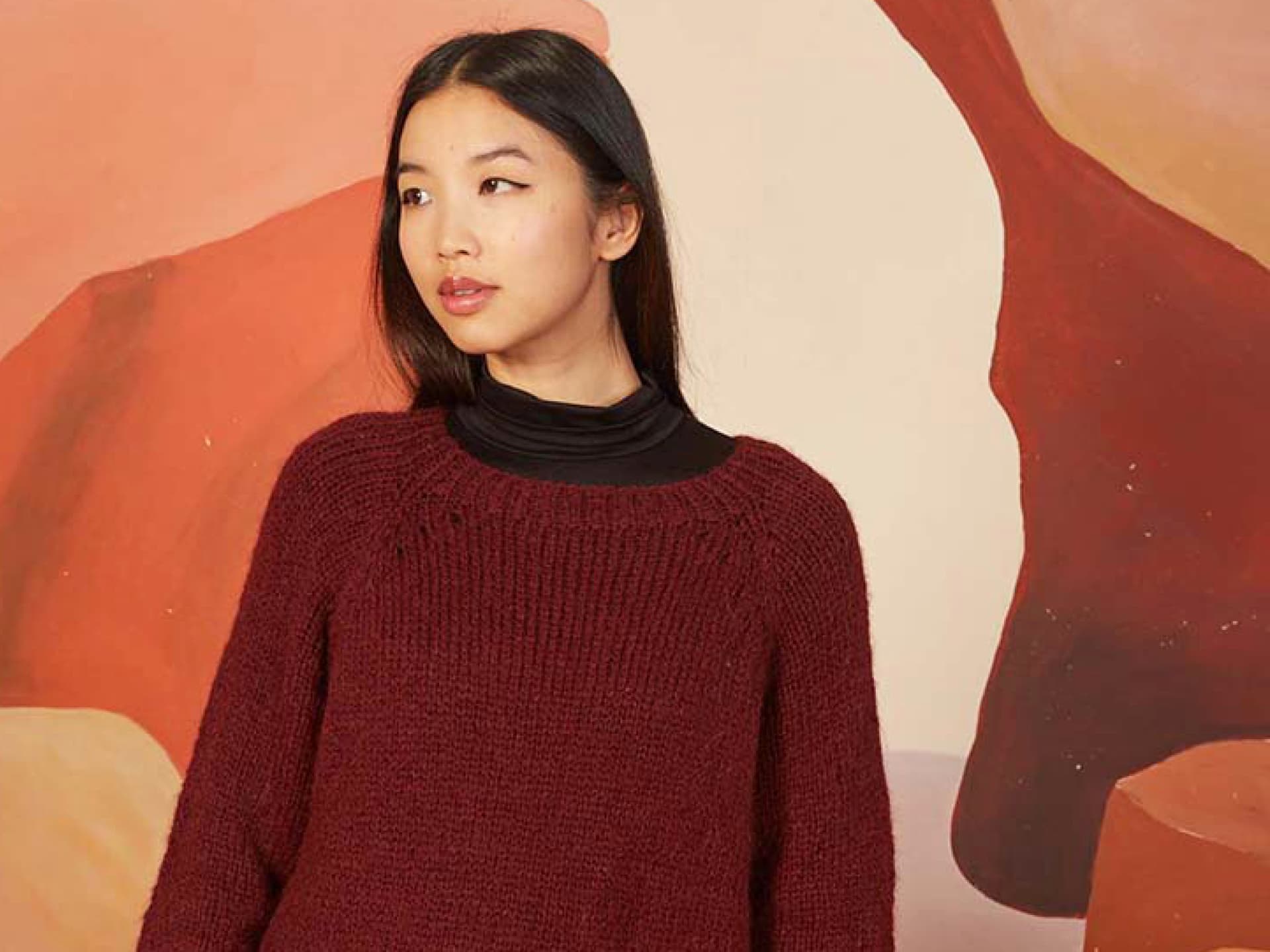 Model in Kuschelpullover "Birgit! von LANGYARNS