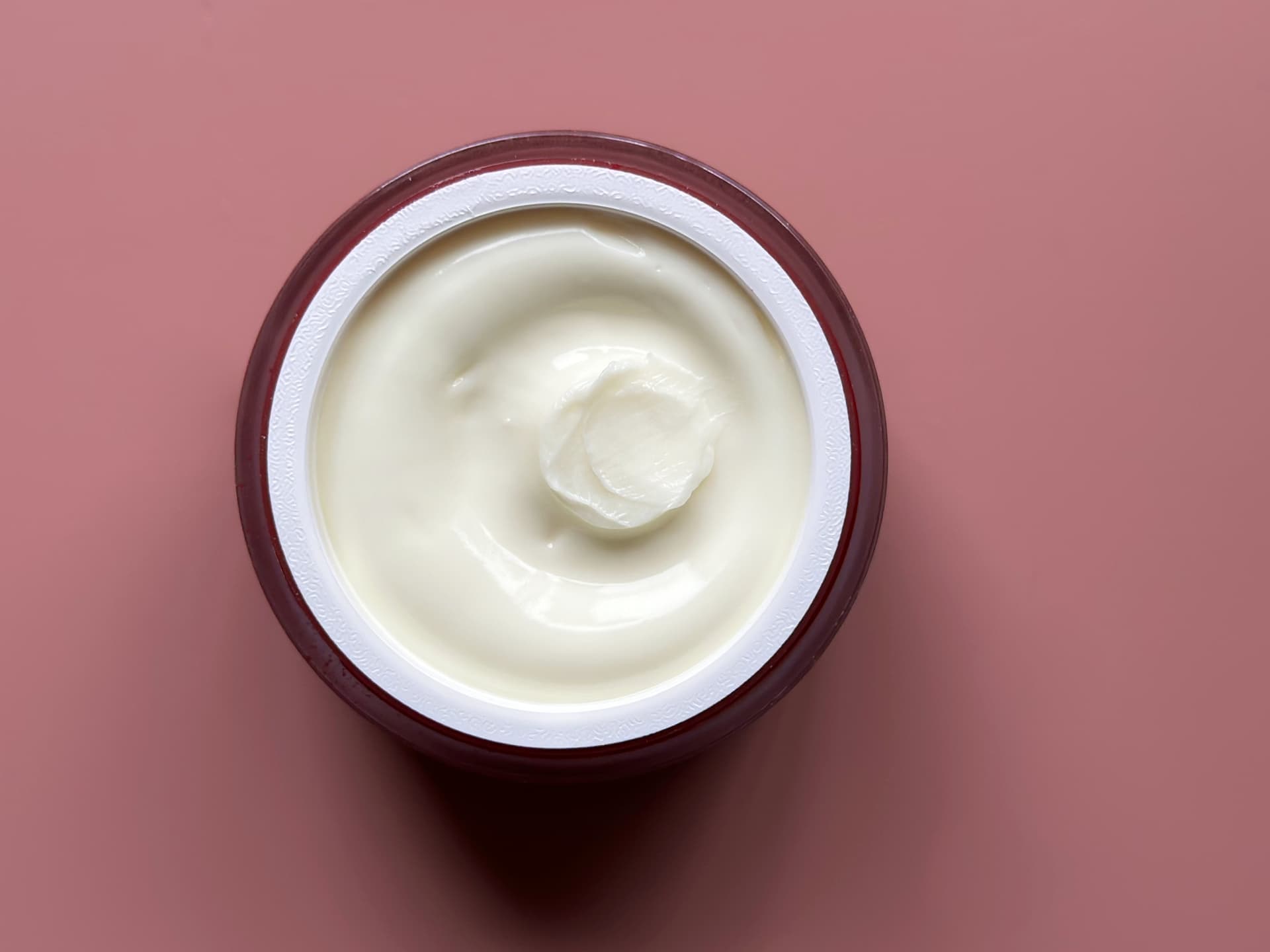 Der Retinol Augenbalsam von M. Asam hat eine eher feste Konsistenz