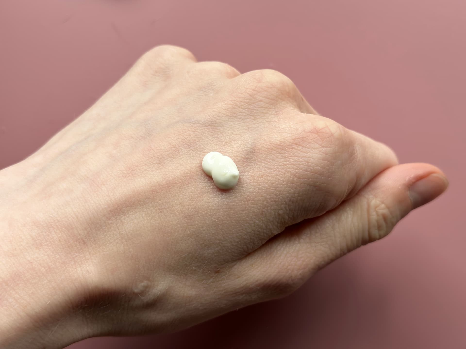 Das M. Asam Retinol Intense Konzentrat ist sehr leicht