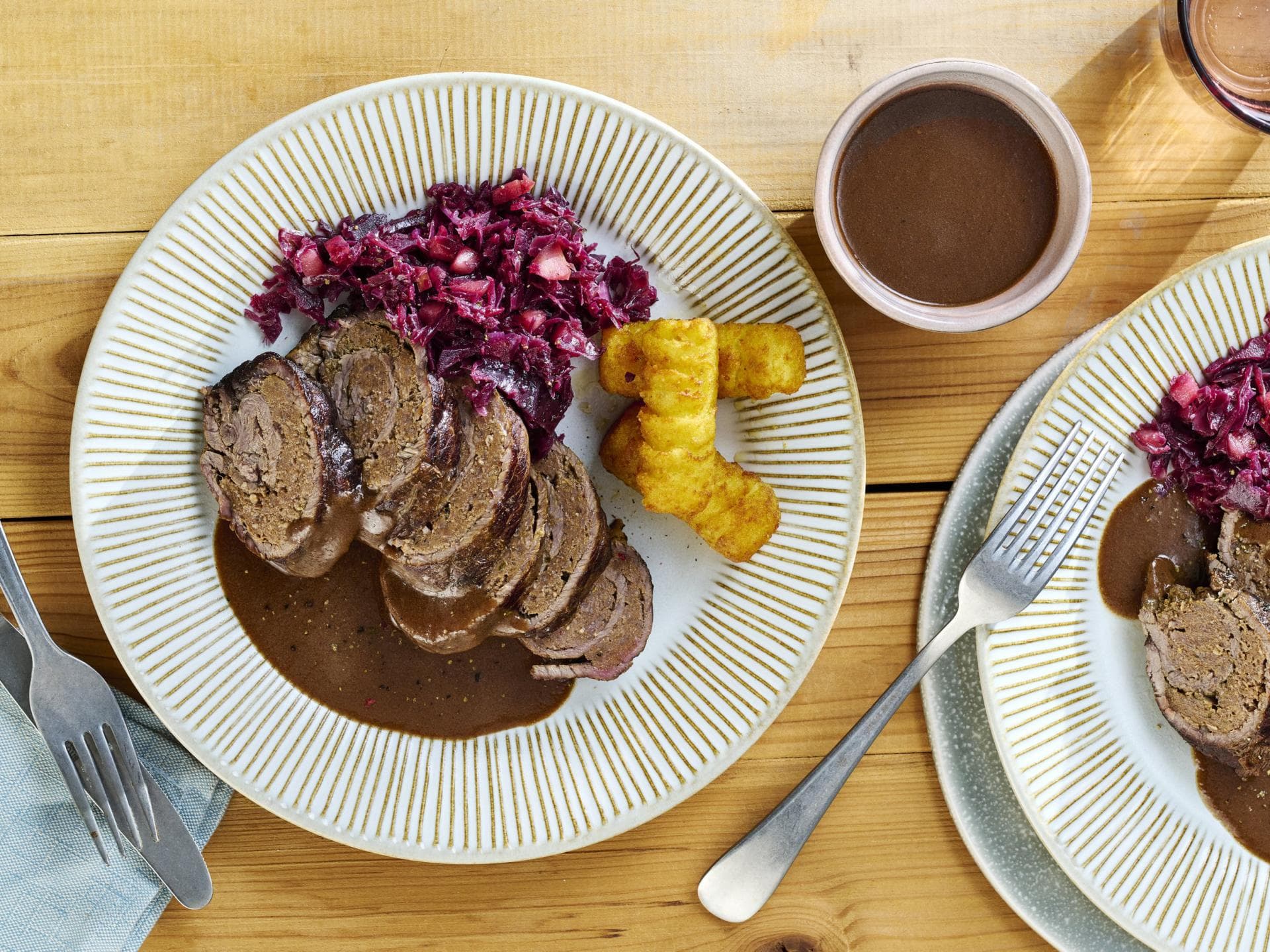 Sauerbraten-Rouladen mit Rotkohl 