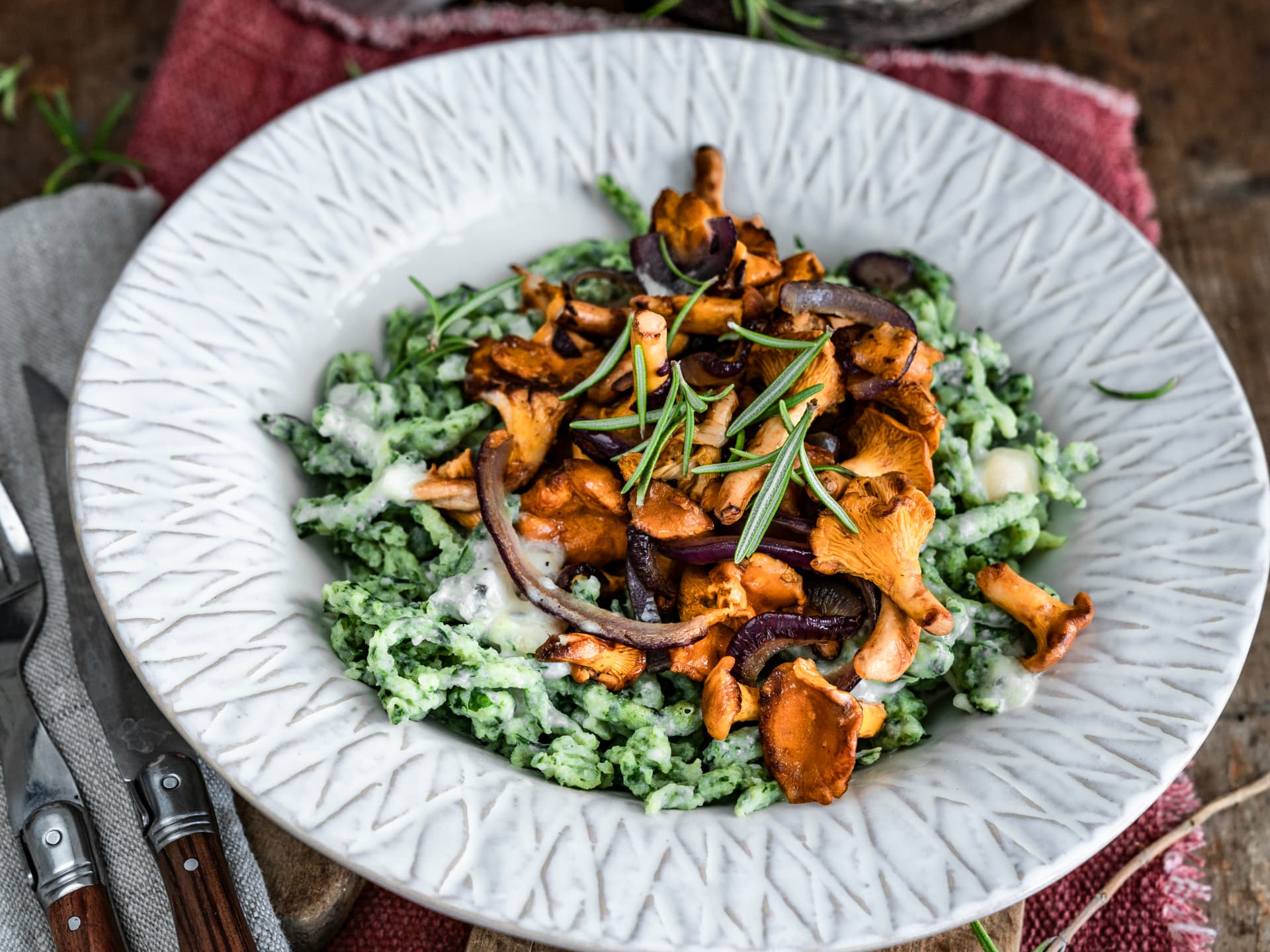 Rezept für Spinatspätzle mit Pfifferlingen Spinatspätzle mit Pfifferlingen