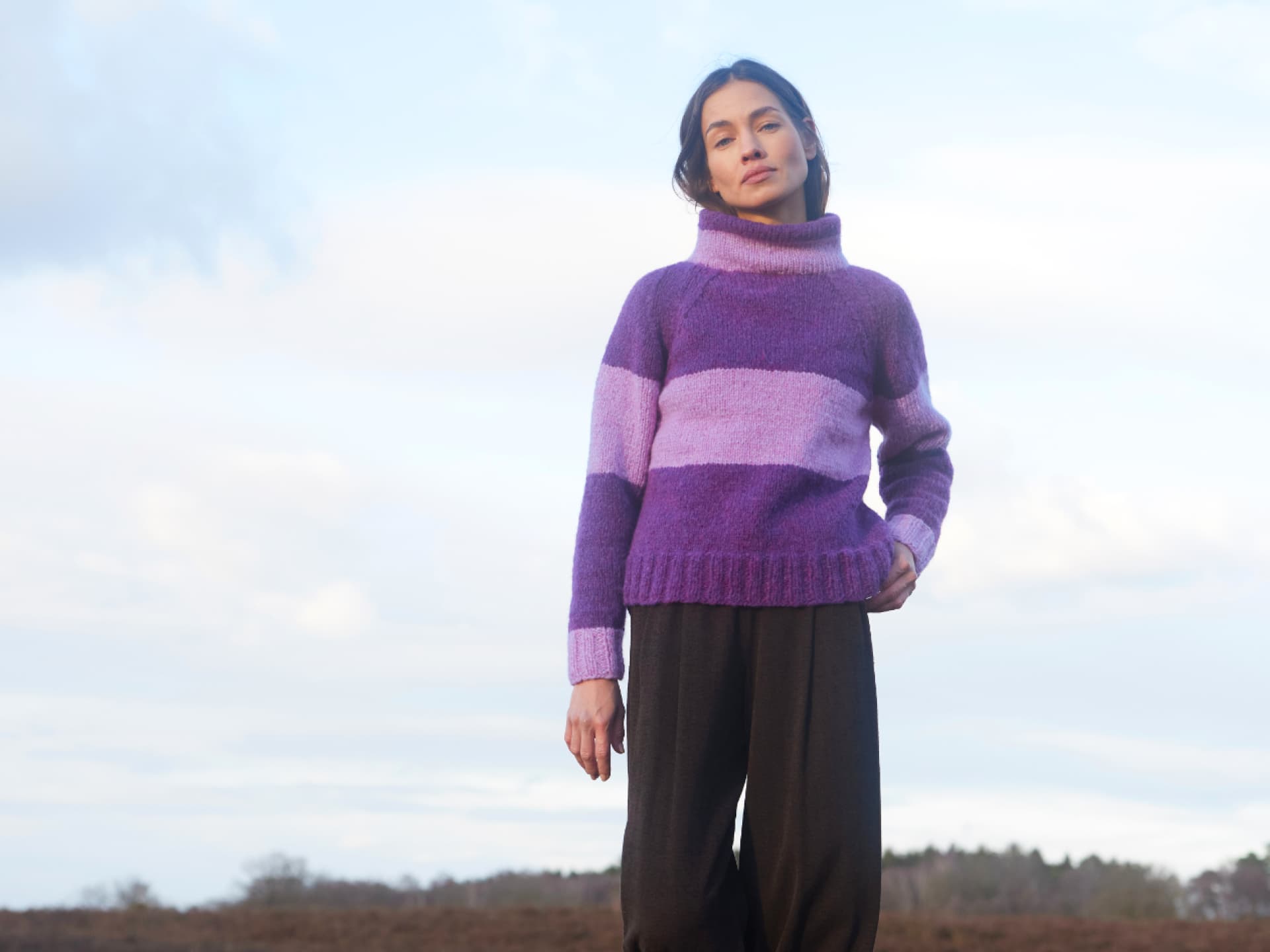 Bunt stricken - Model in Pullover mit Blockstreifen von Lana Grossa