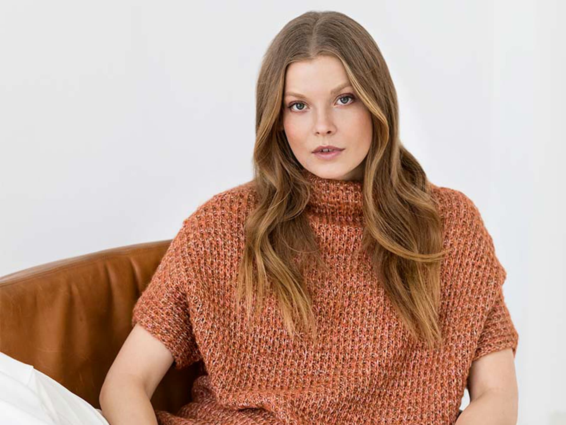 Bunt stricken - Model in Kurzarm-Kimonopullover von Lana Grossa