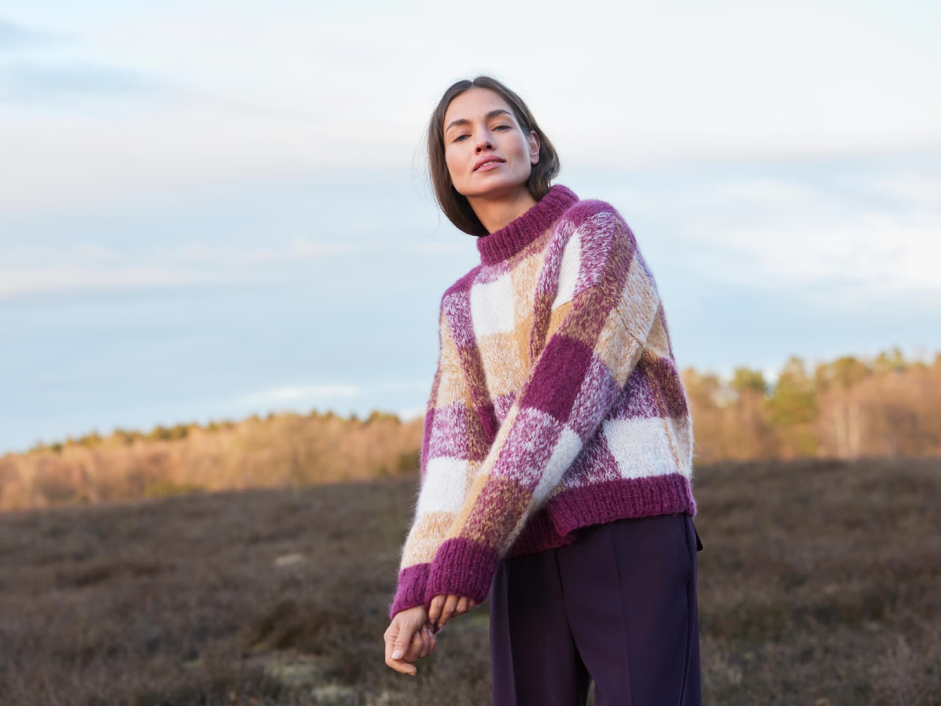 Bunt stricken - Model mit Maxi-Karo-Pullover von Lana Grossa