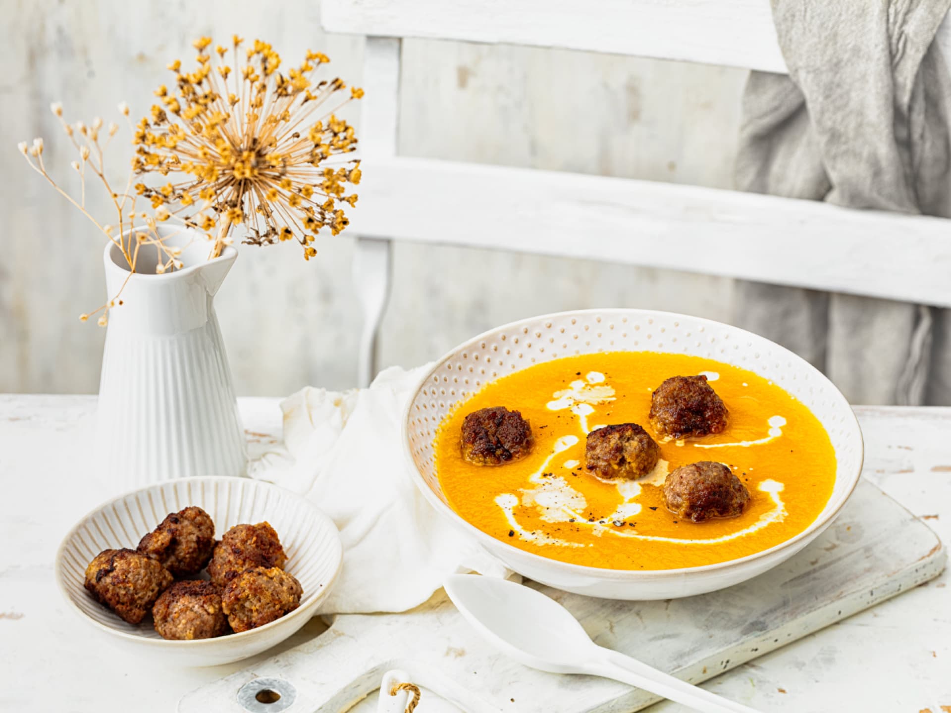 Cremige Möhrensuppe mit Hackbällchen 