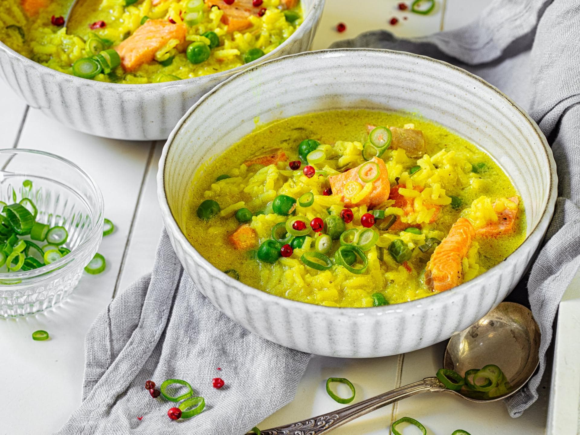 Curry-Reissuppe mit Lachs 