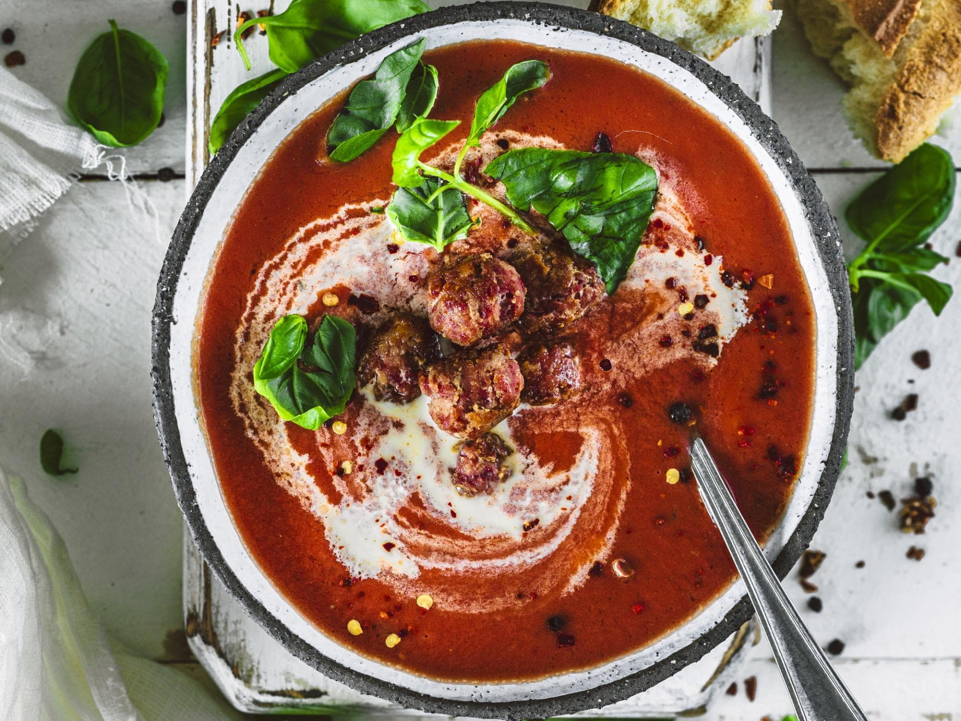 Tomatensuppe mit Salsiccia 