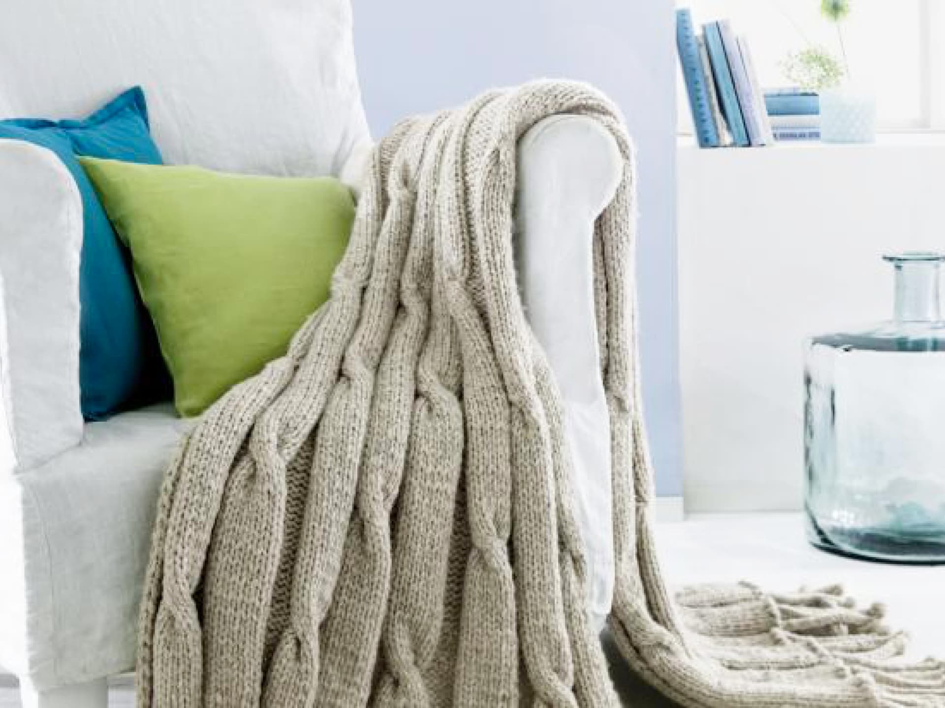 Weihnachtsgeschenke stricken - Plaid mit Zopfmuster