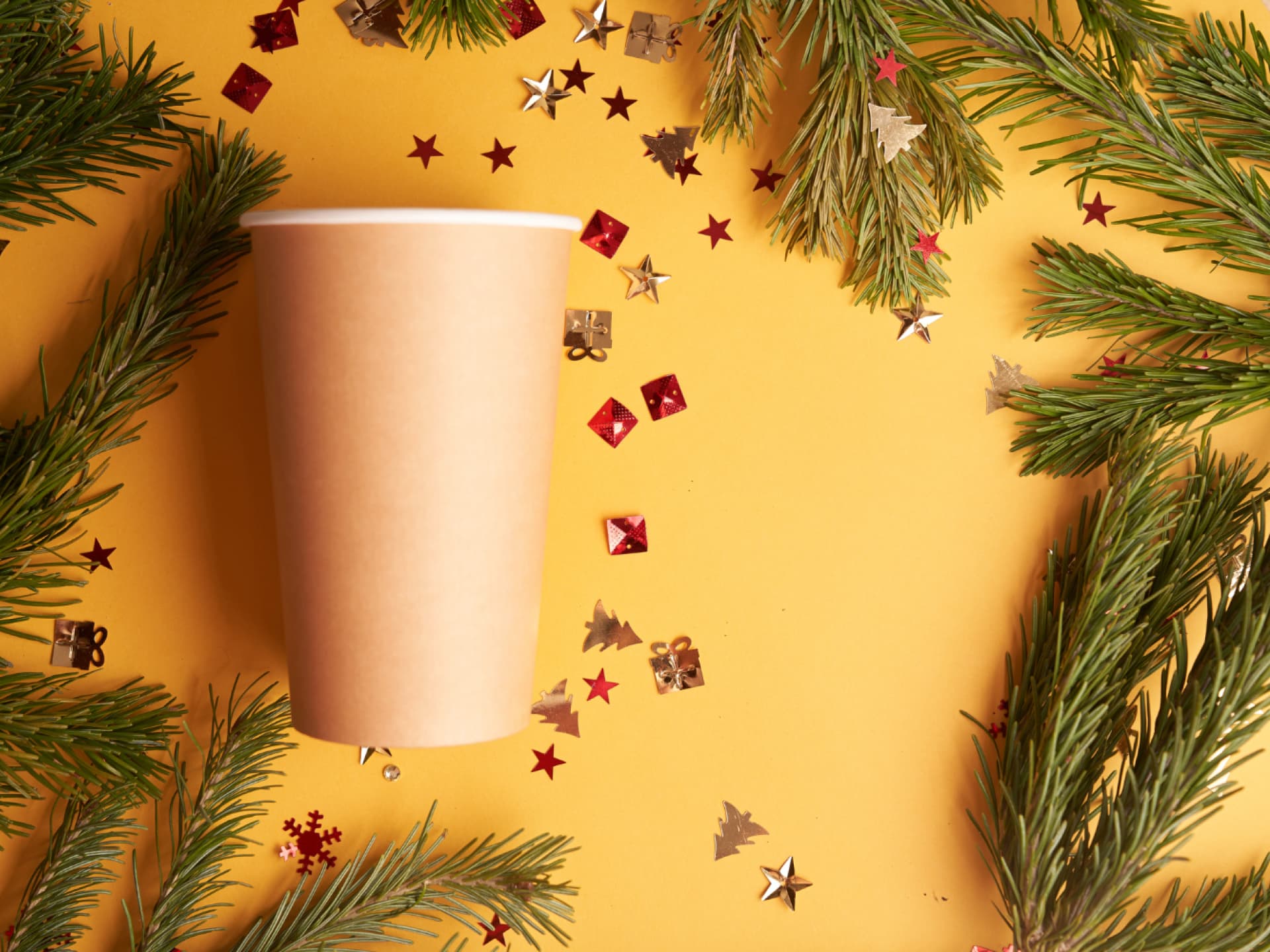 Selbst gemachter Adventskalender aus Pappbechern Adventskalender selber machen Idee aus Pappbechern