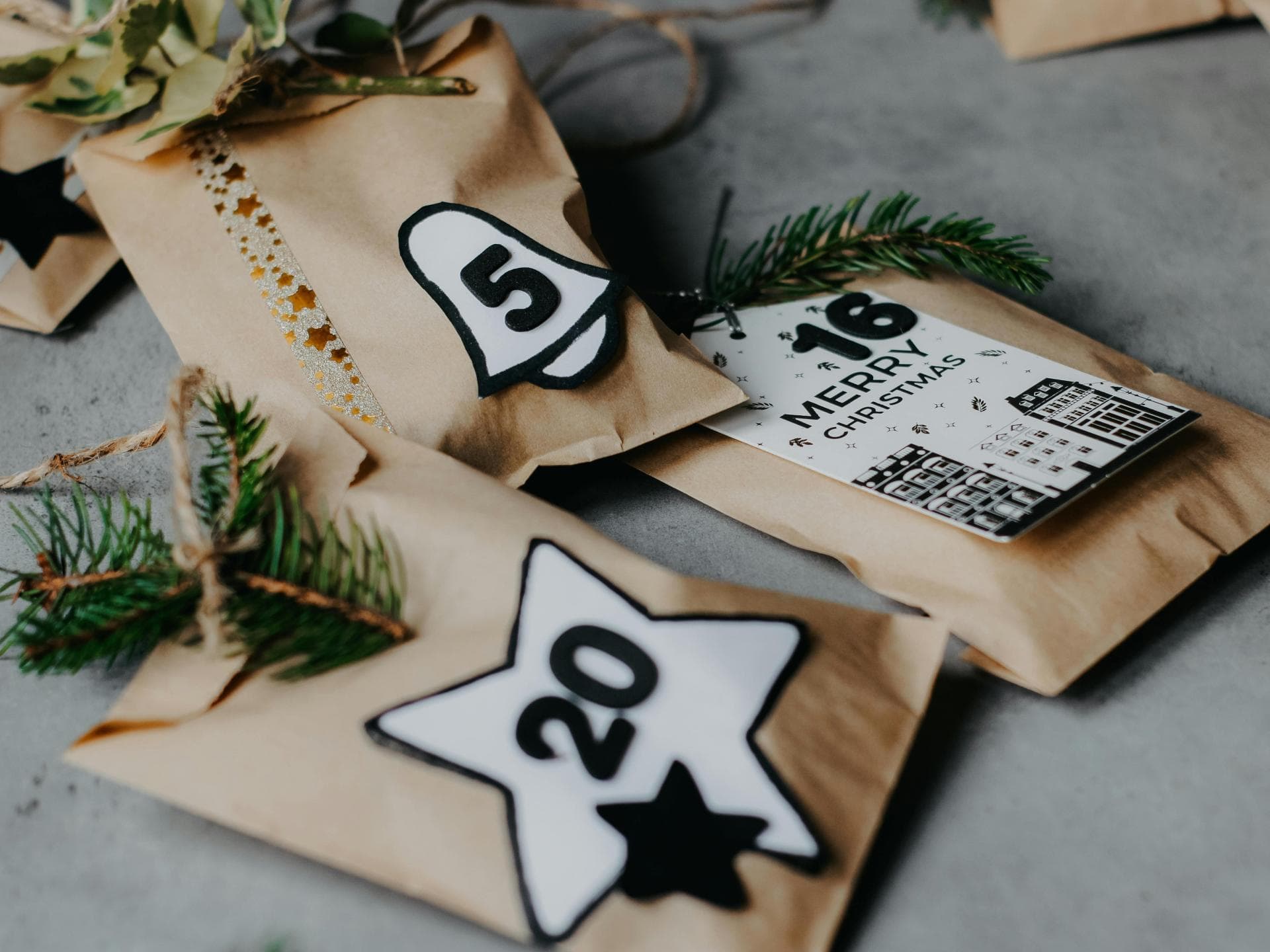 Ein Adventskalender versüßt die Weihnachtszeit Adventskalender aus Papiertüten