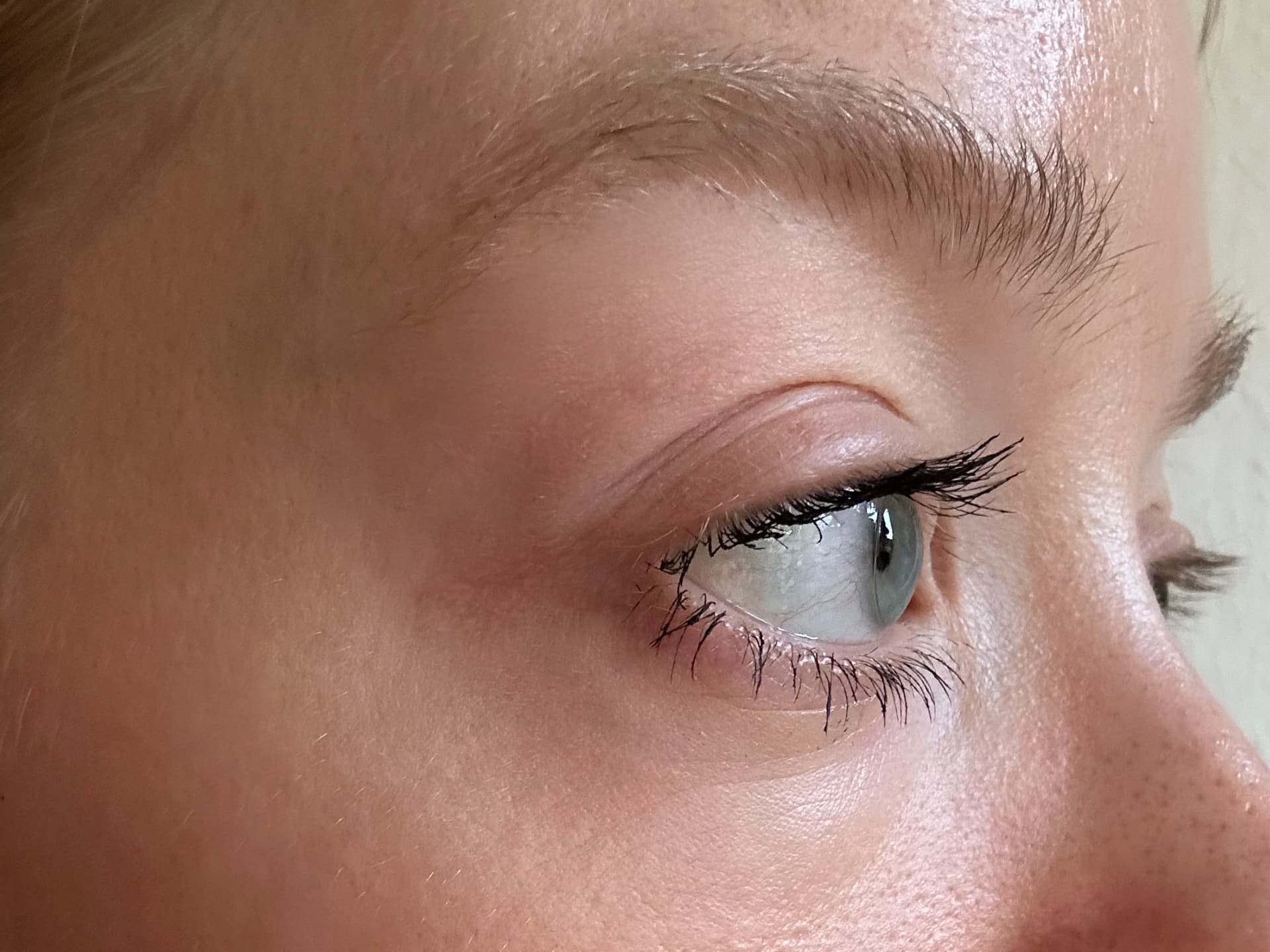 Meine Wimpern nach der Anwendung von Calisi Curler