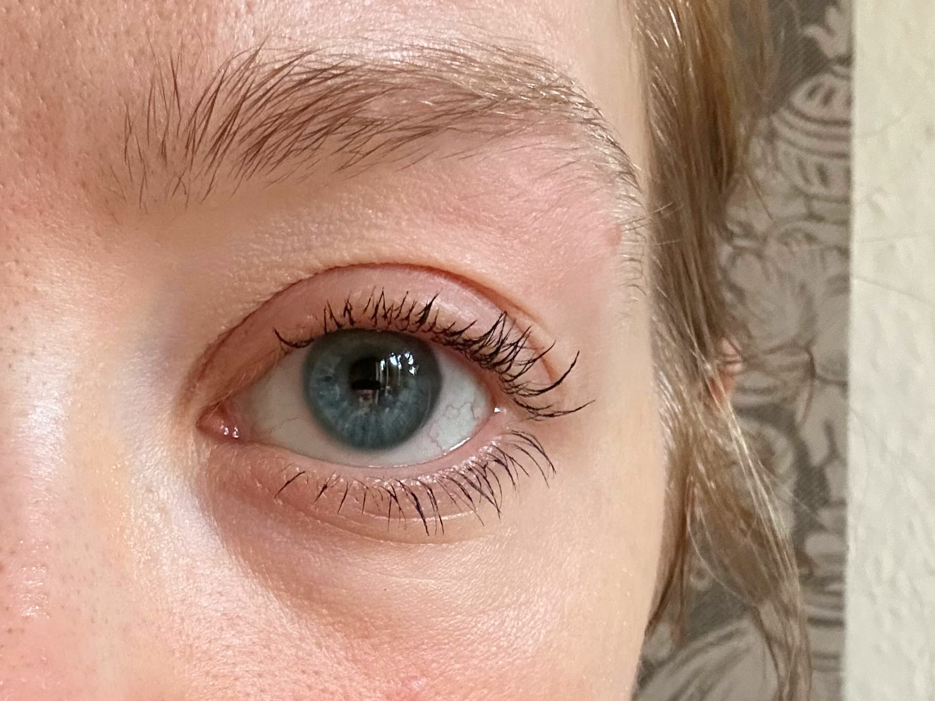 Meine Wimpern nach der Anwendung mit dem Calisi Curler
