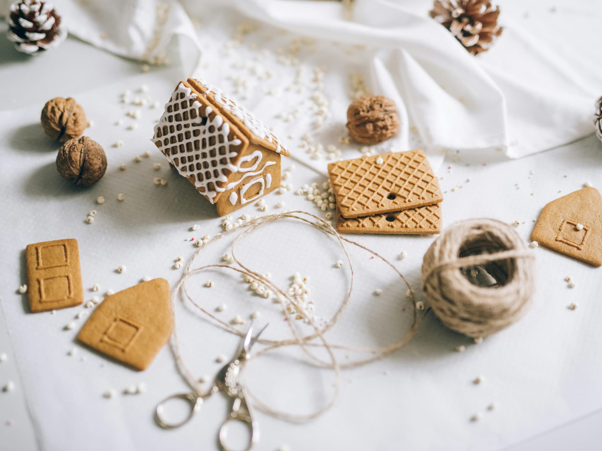Geldgeschenke weihnachtlich verpacken im Lebkuchenhaus