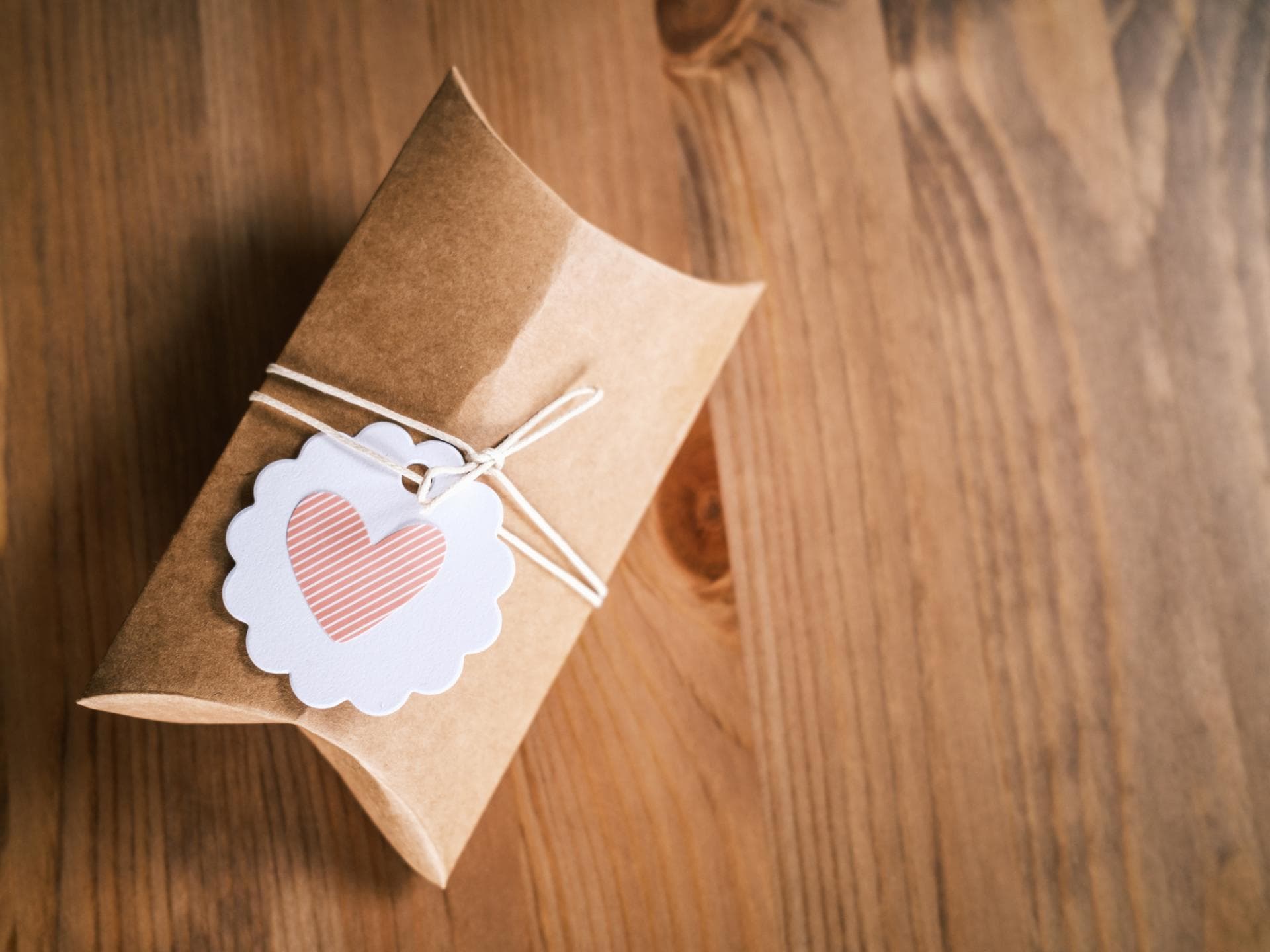 Geschenkbox aus Klopapierrolle