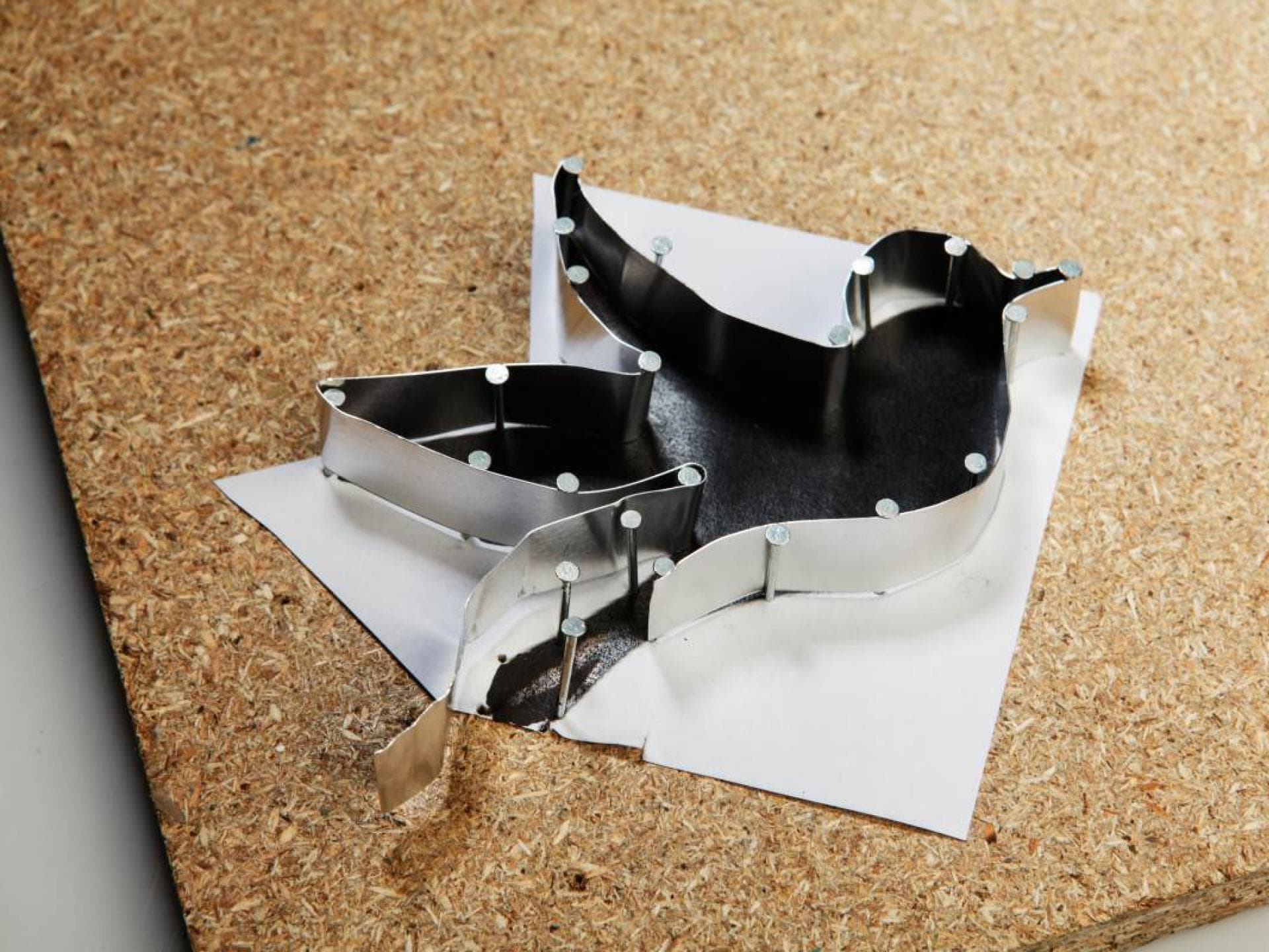 Keksausstecher selber machen - Schritt 3: Aluminium-Blech in Ausstecher-Form bringen