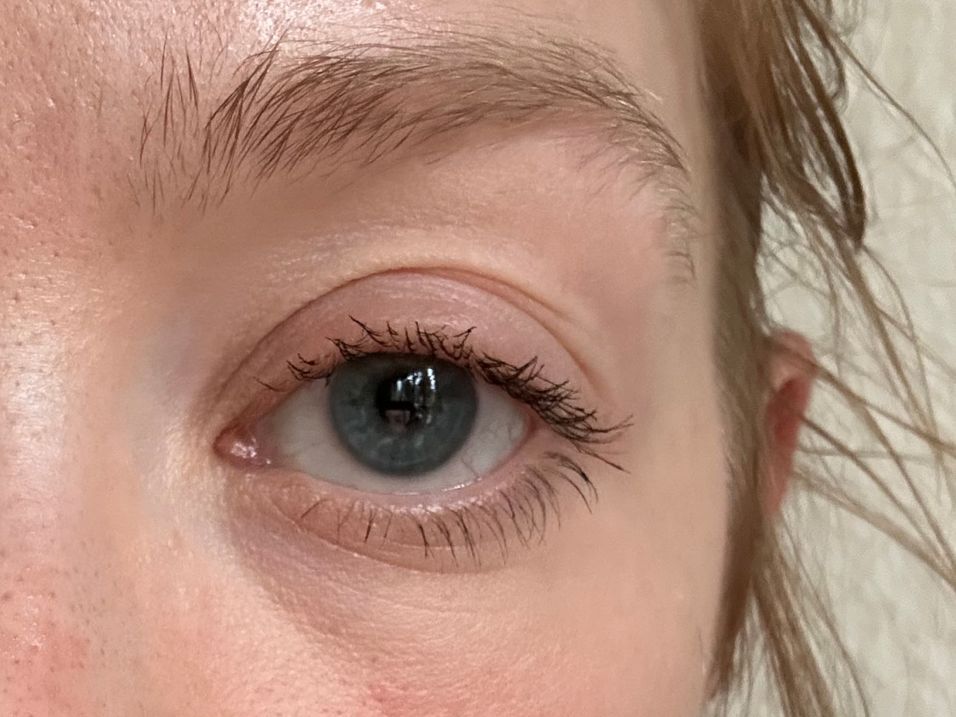 Mascara-Test - Meine Wimpern nach einmaligem Tuschen mit der High Impact Mascara von Clinique.