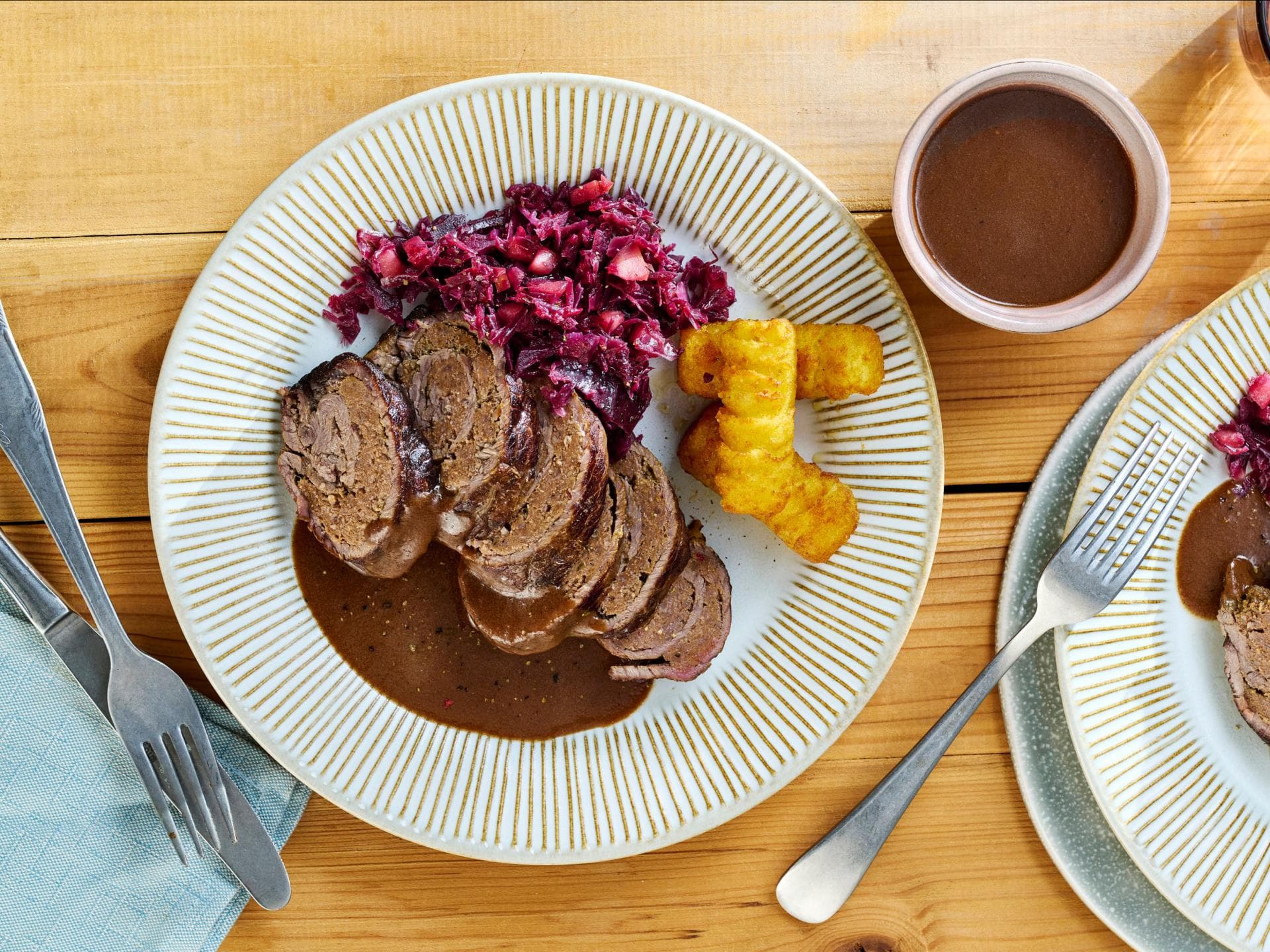 Sauerbraten-Rouladen mit Rotkohl 