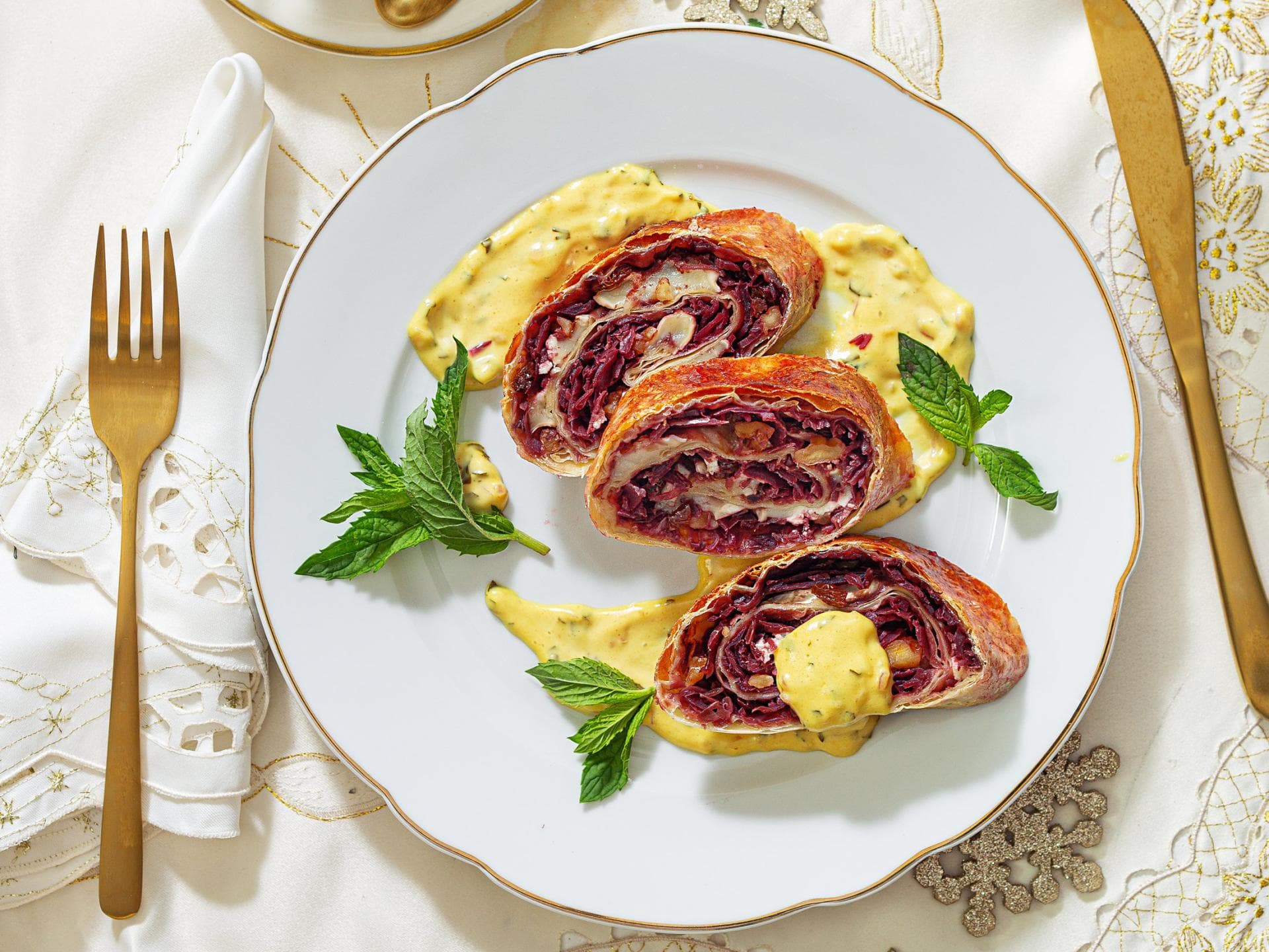 Weihnachtlicher Strudel mit Rotkohl 