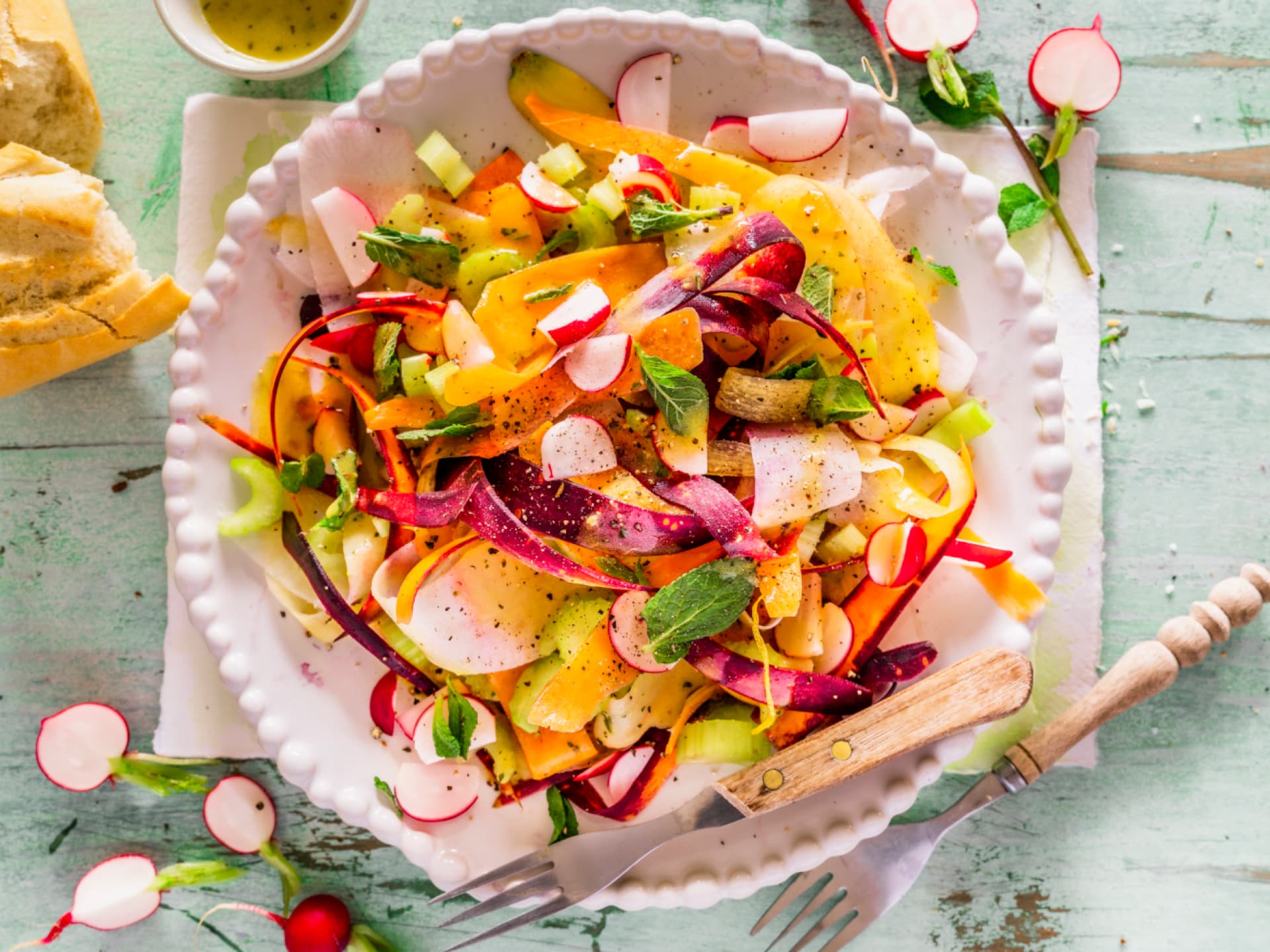 Bunter Möhrensalat mit Rettich 