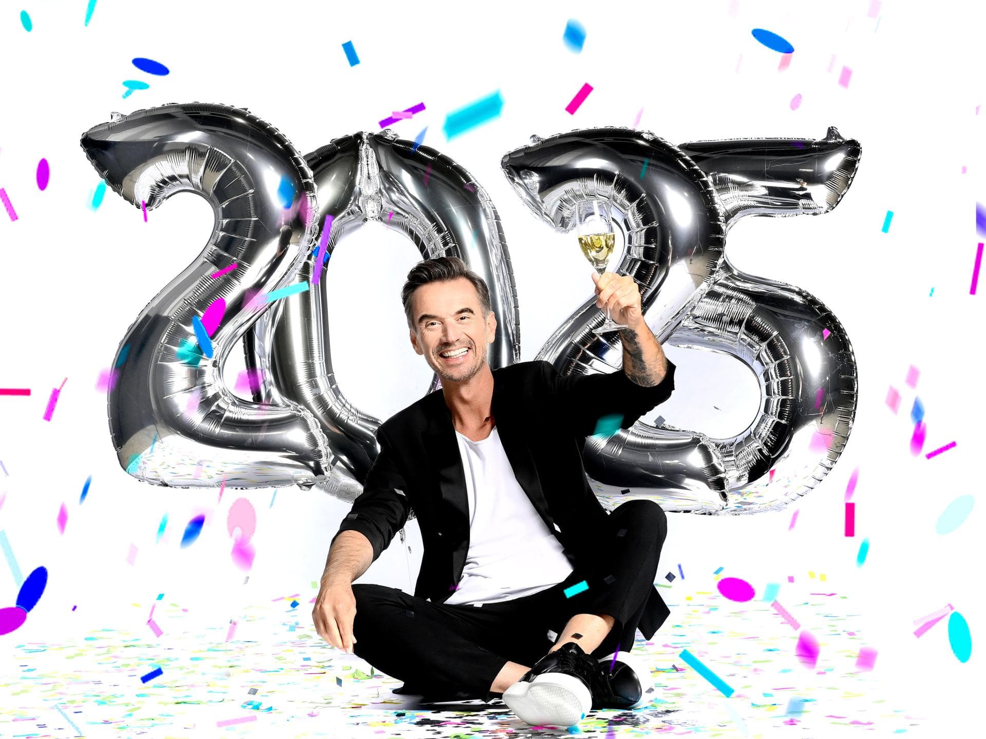 Florian Silbereisen moderiert den "Silvester-Schlagerbooom 2025 live – Die Wunderlichtershow!"