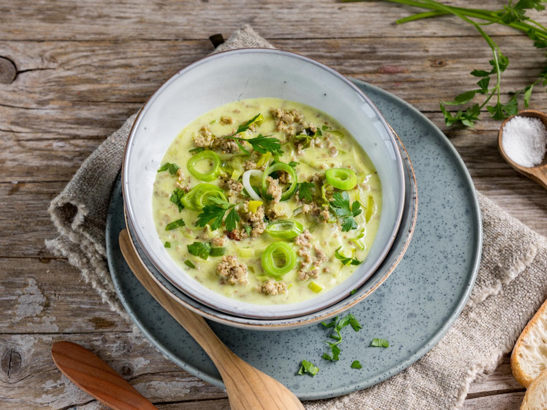 Lauch-Käse-Suppe mit Hackfleisch 