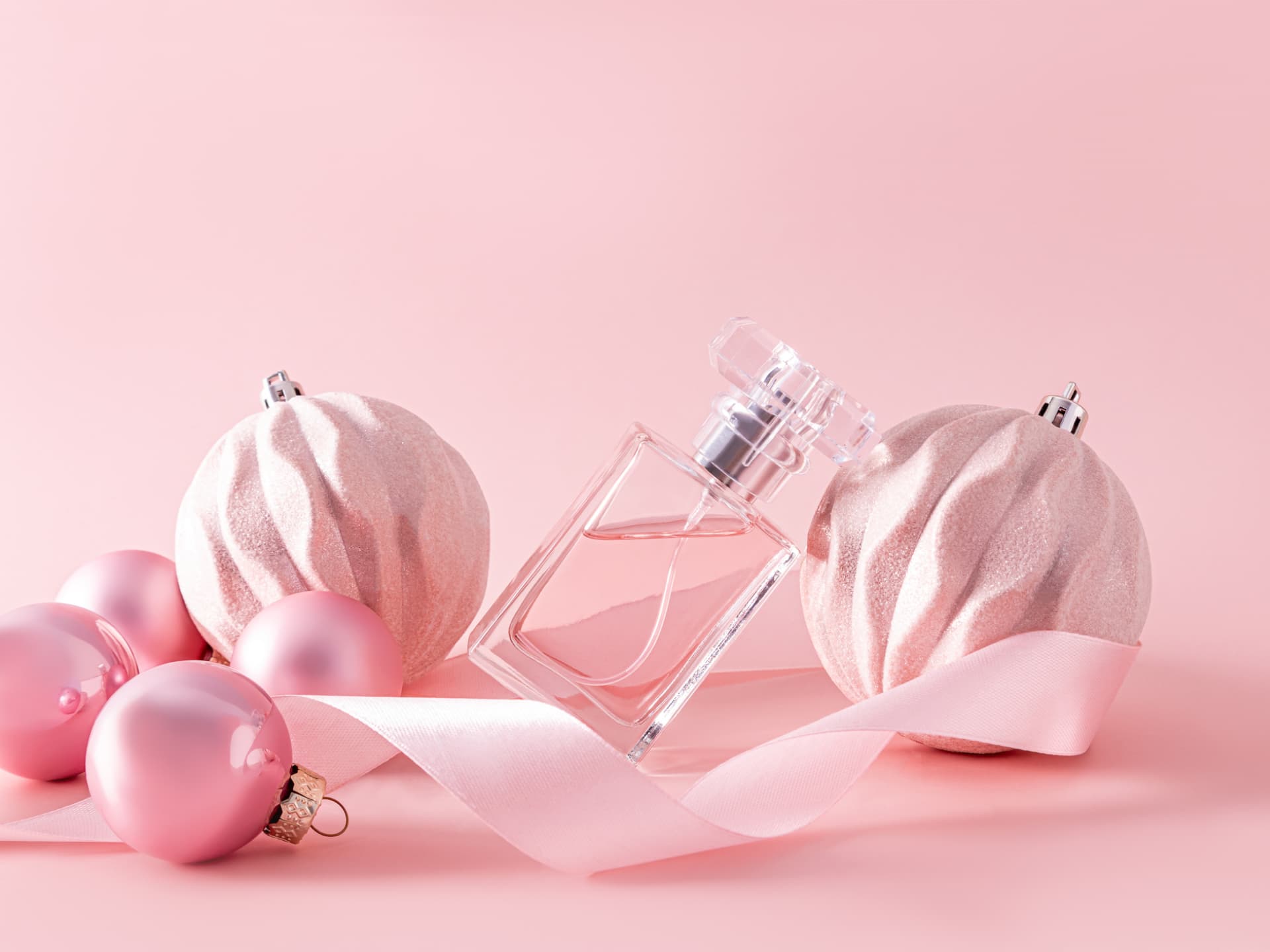 Bei Douglas gibt's einen Parfum-Klassiker gerade zum Schnäppchenpreis - perfekt für Weihnachten! Douglas-Parfum als Weihnachtsgeschenk