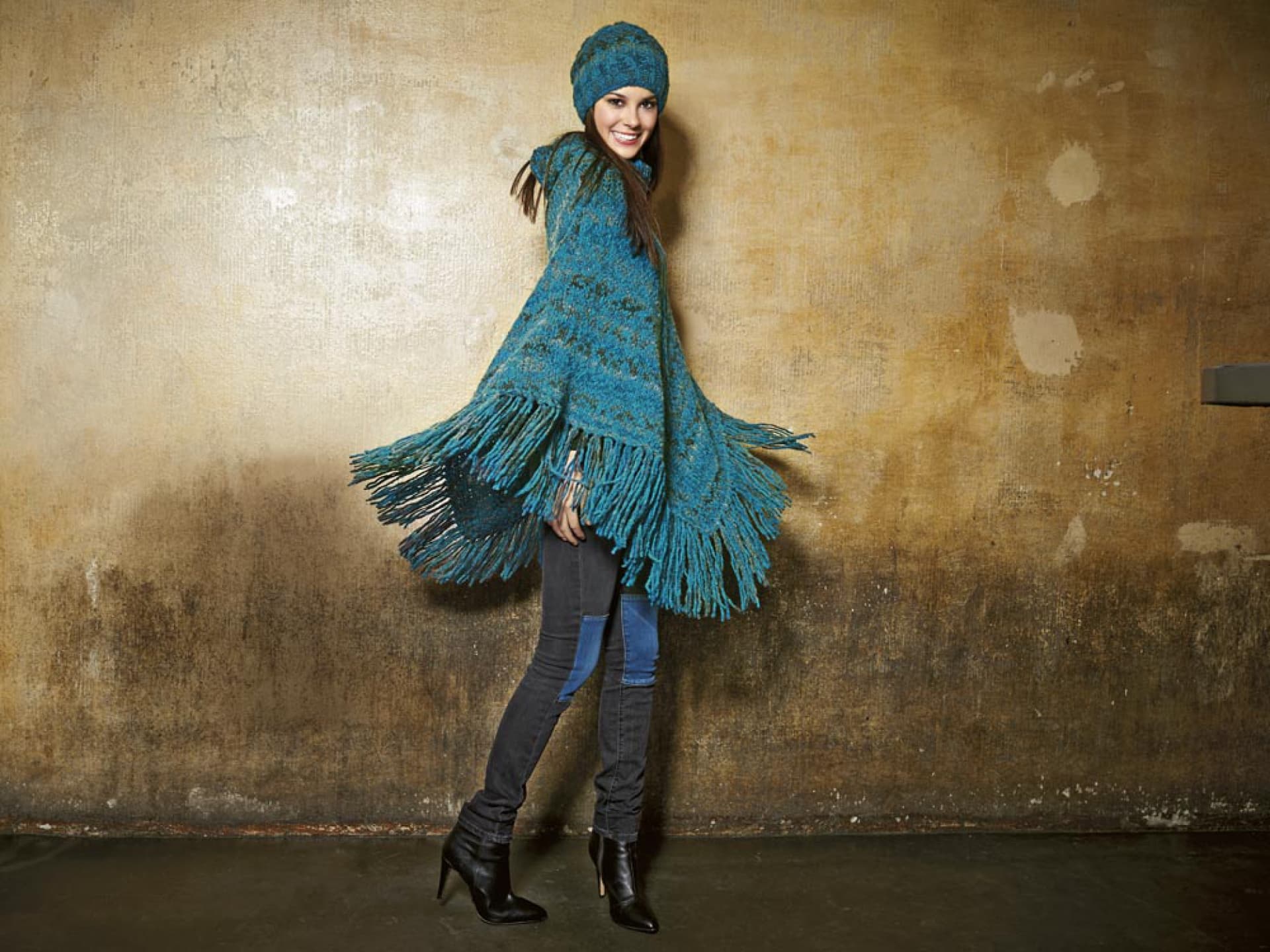 Stricken mit Merinowolle - Muster-Poncho mit Fransen