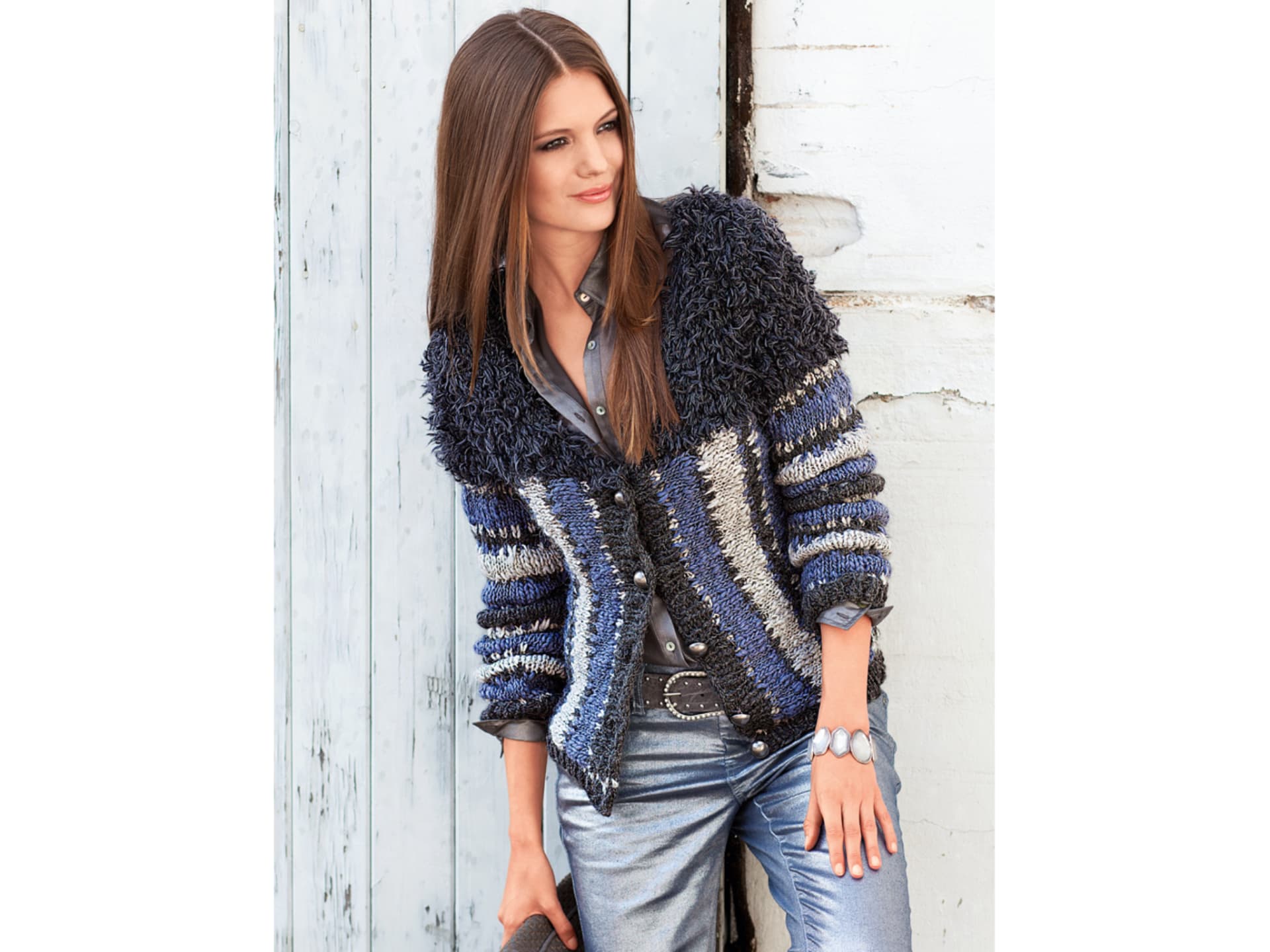Stricken mit Mohair - Model in Mustermix-Strickjacke