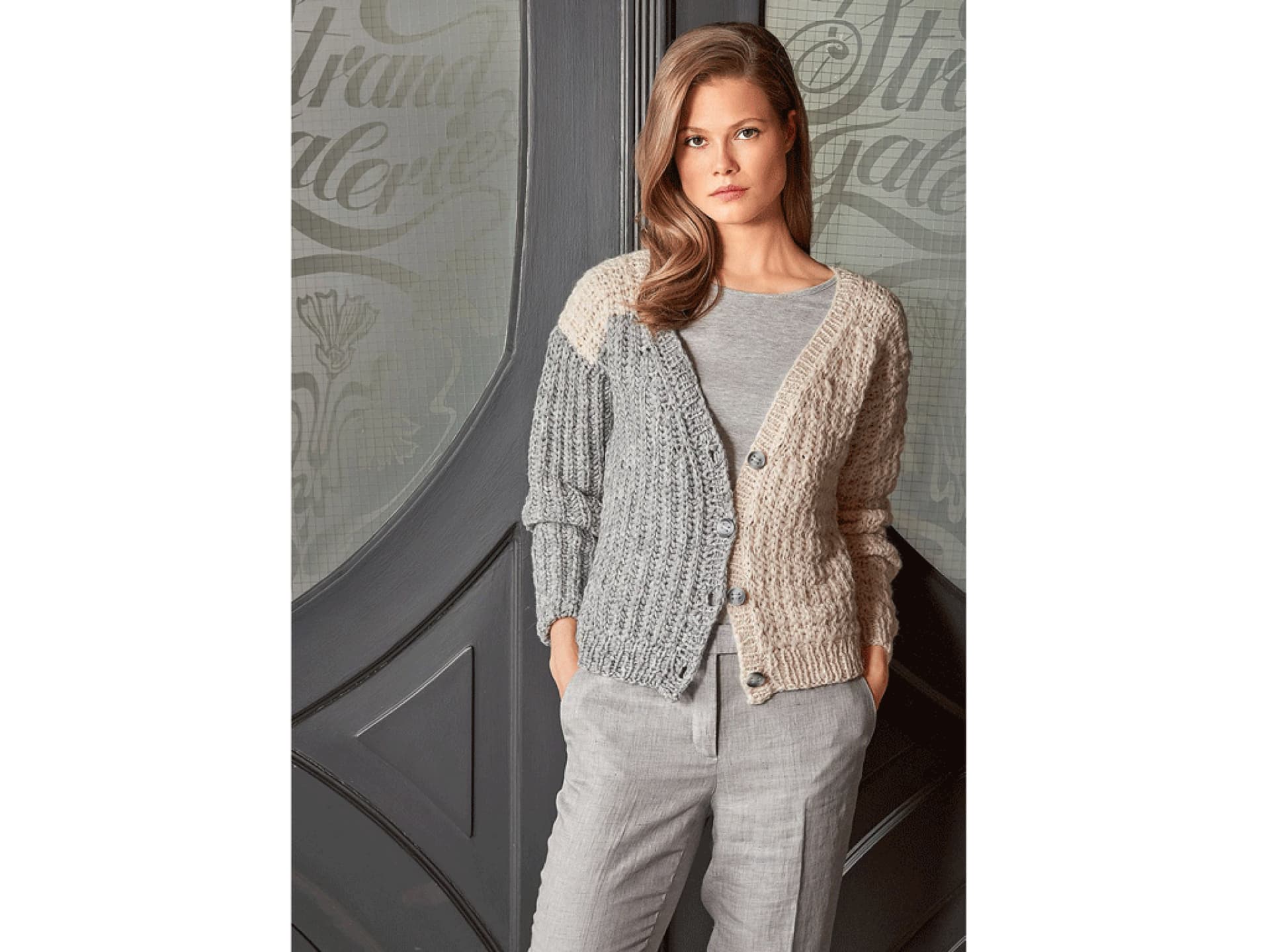 Stricken mit Mohair - Model in Strickjacke im Farbmix