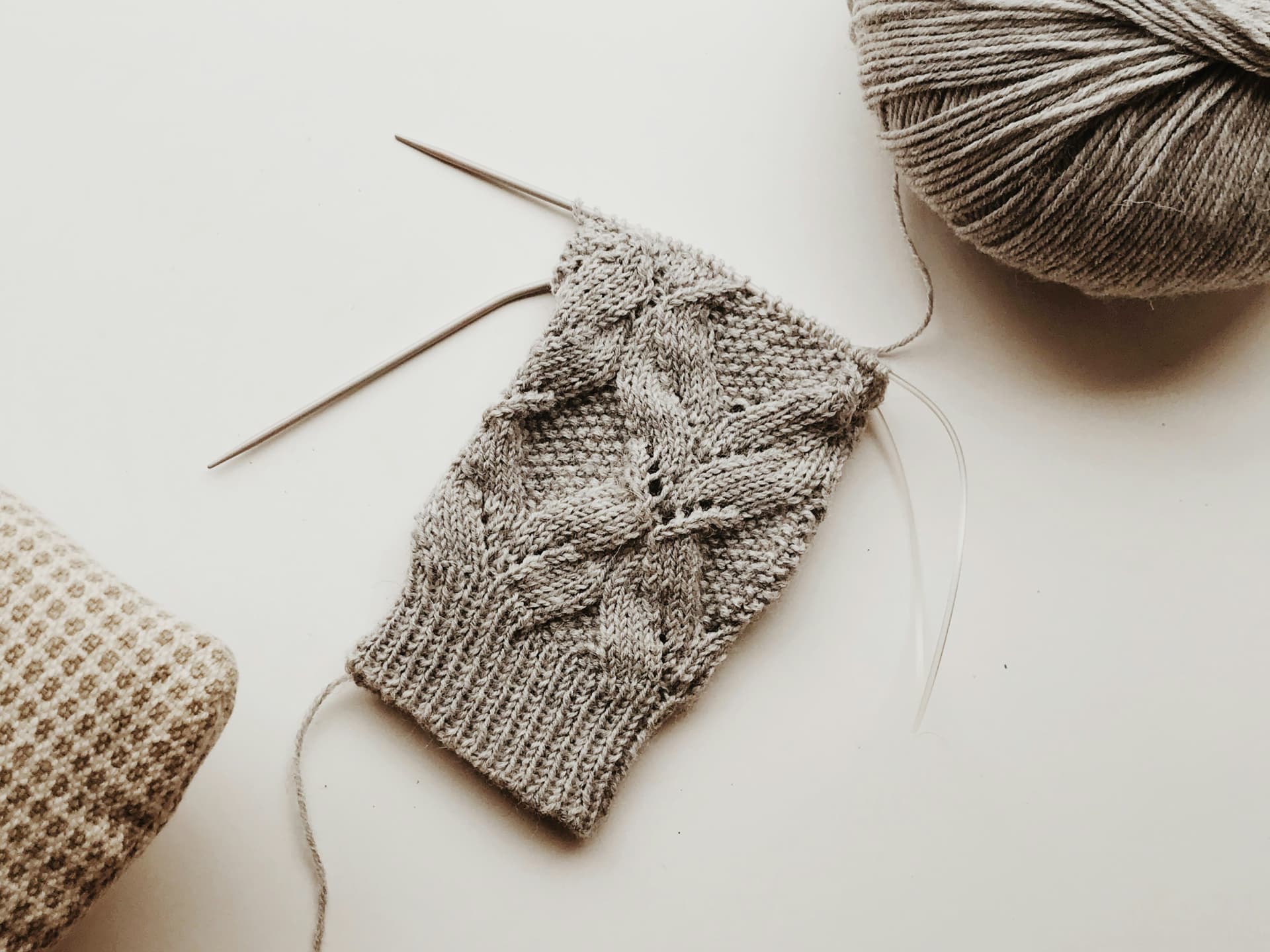 Wollreste verwerten - gestrickte Pulswärmer