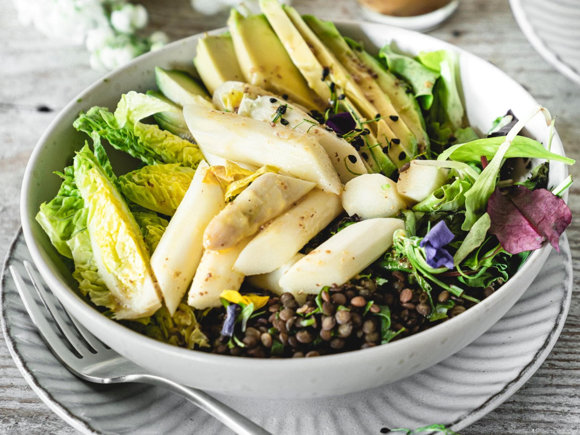Buddha Bowl mit Spargel 