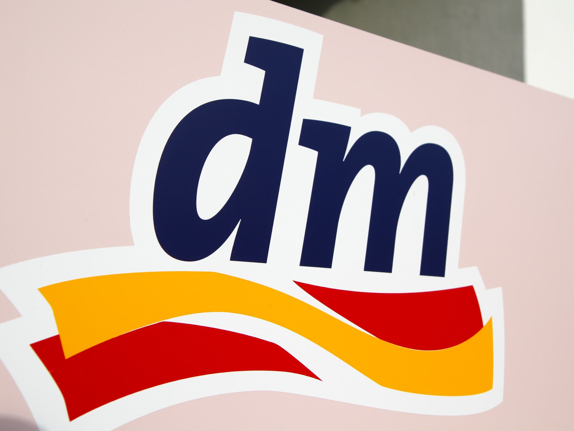 Bei dm gibt's den neuen Magic Shine Eraser von Catrice