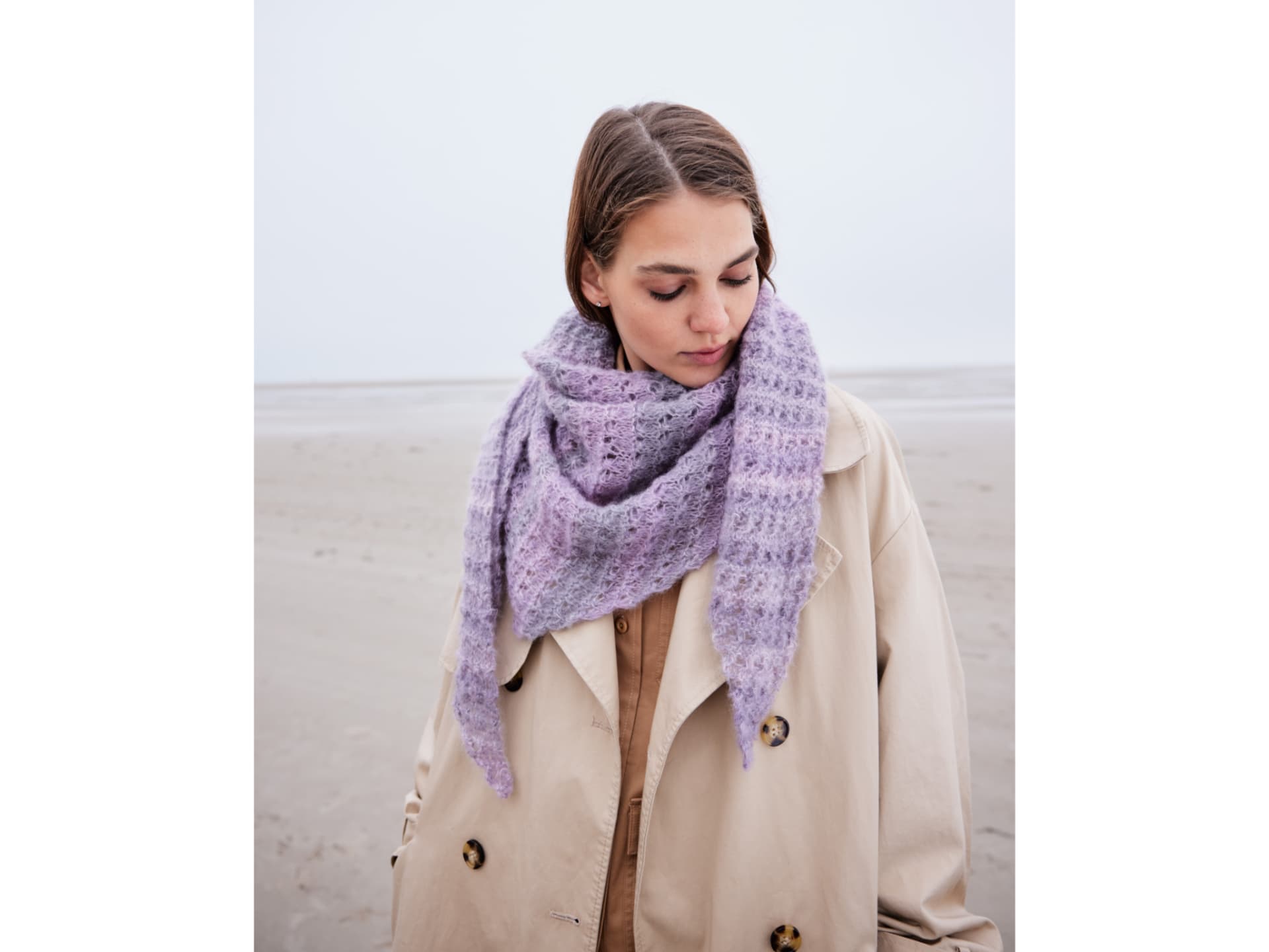 Stricken für den Frühling - Model mit Dreieckstuch mit Farbverlauf von Lana Grossa