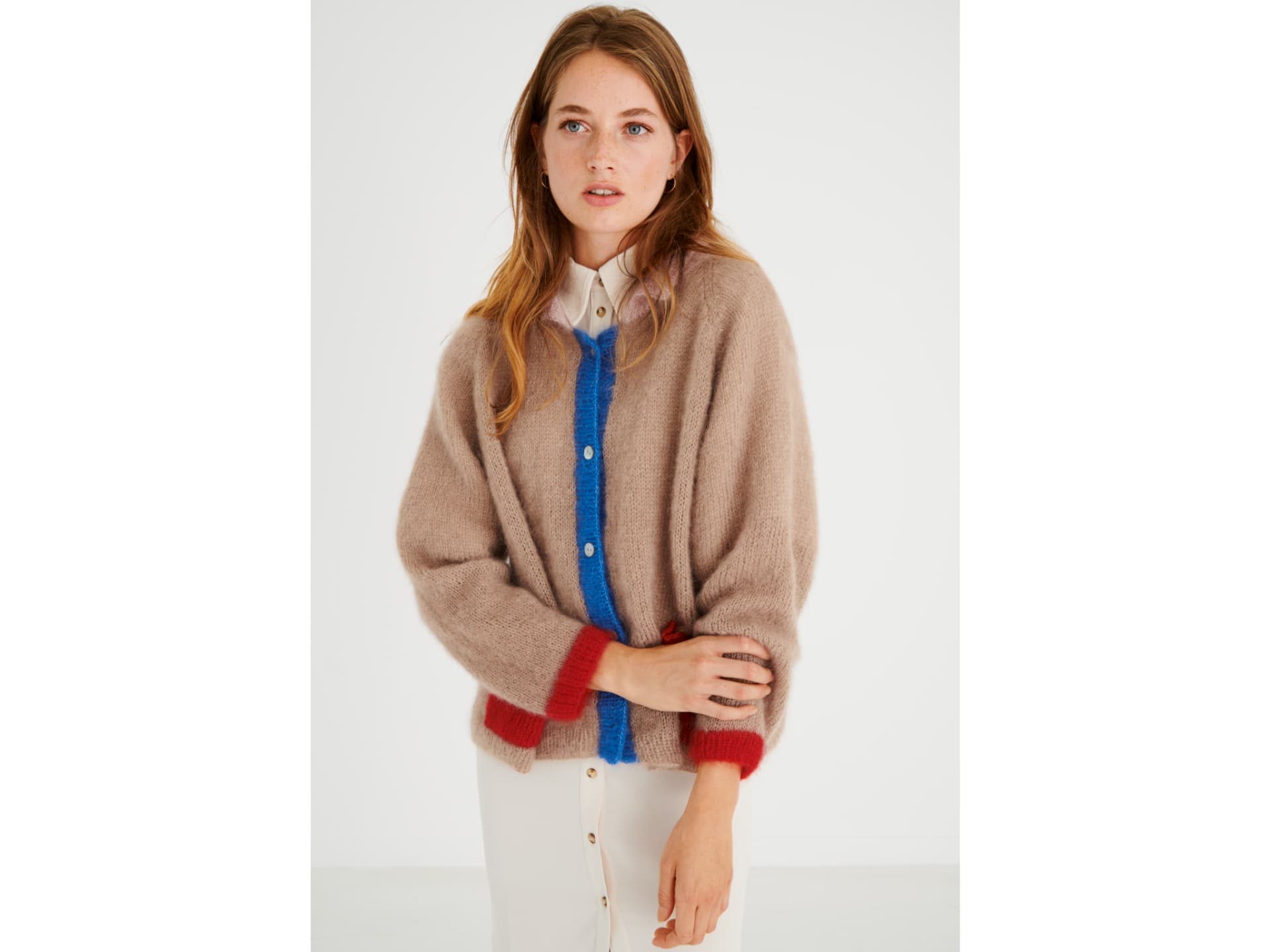 Stricken für den Frühling - Model in bunter Raglanjacke von Lana Grossa
