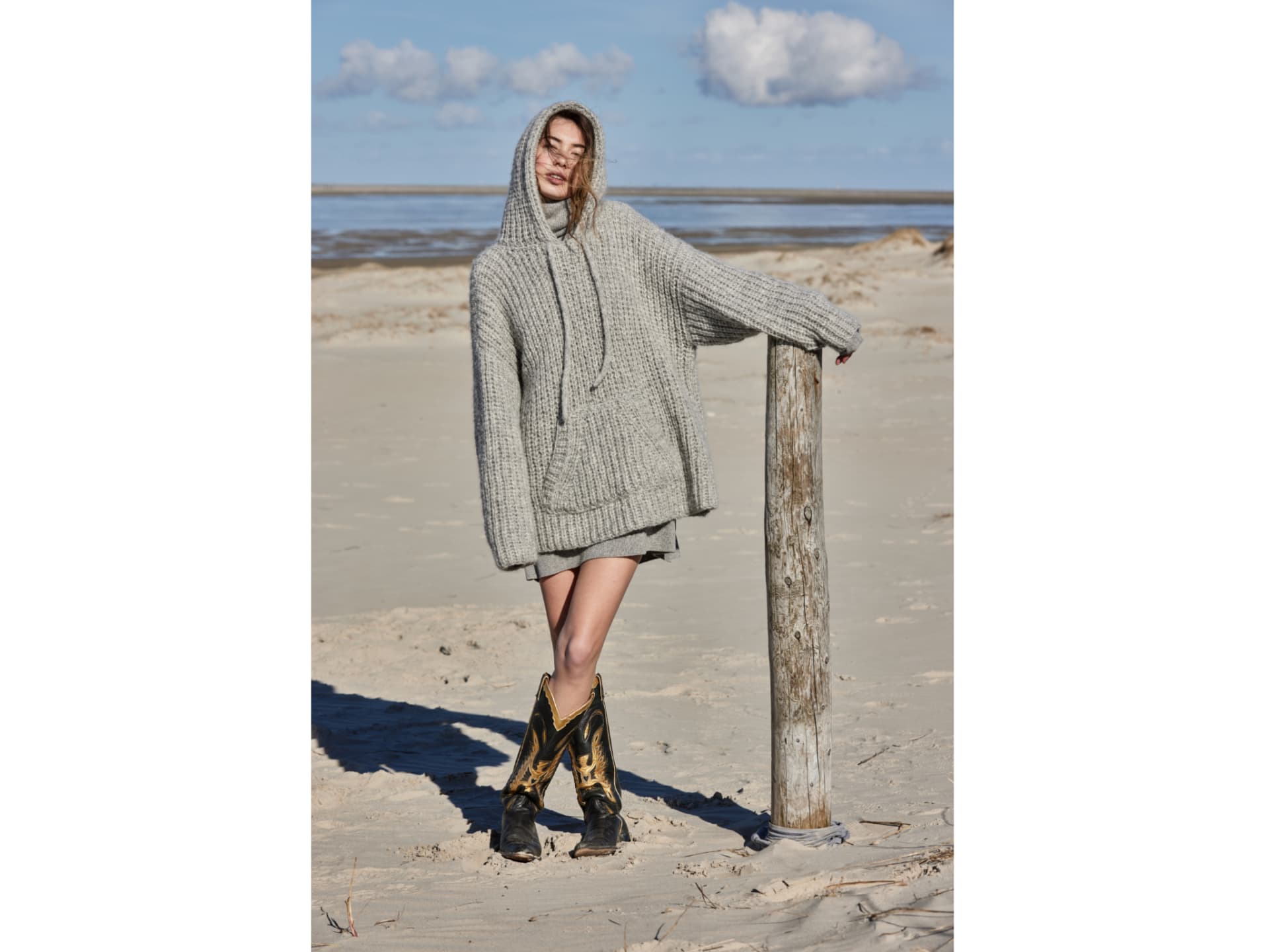 Stricken für den Frühling - Model in Oversize-Kapuzenpullover von Lana Grossa