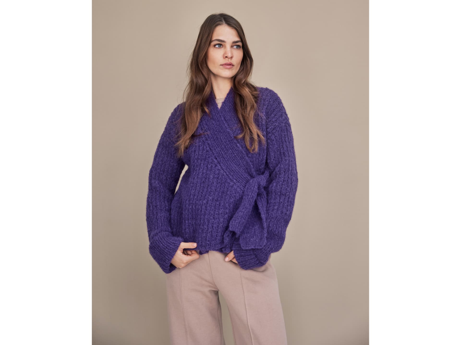 Stricken für den Frühling - Model in Wickeljacke von Lana Grossa