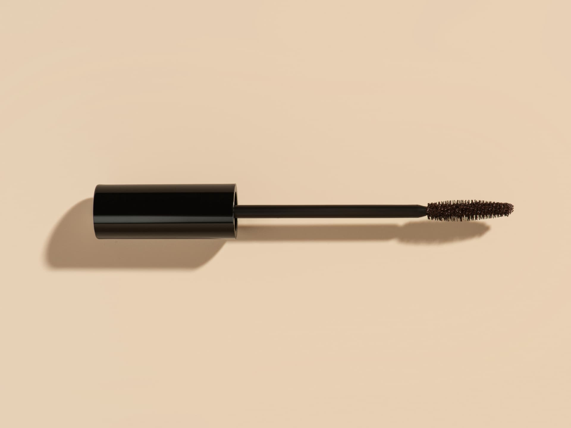Schwarz oder Braun? Out! Burgundy Mascara ist so viel besser Burgundy Mascara