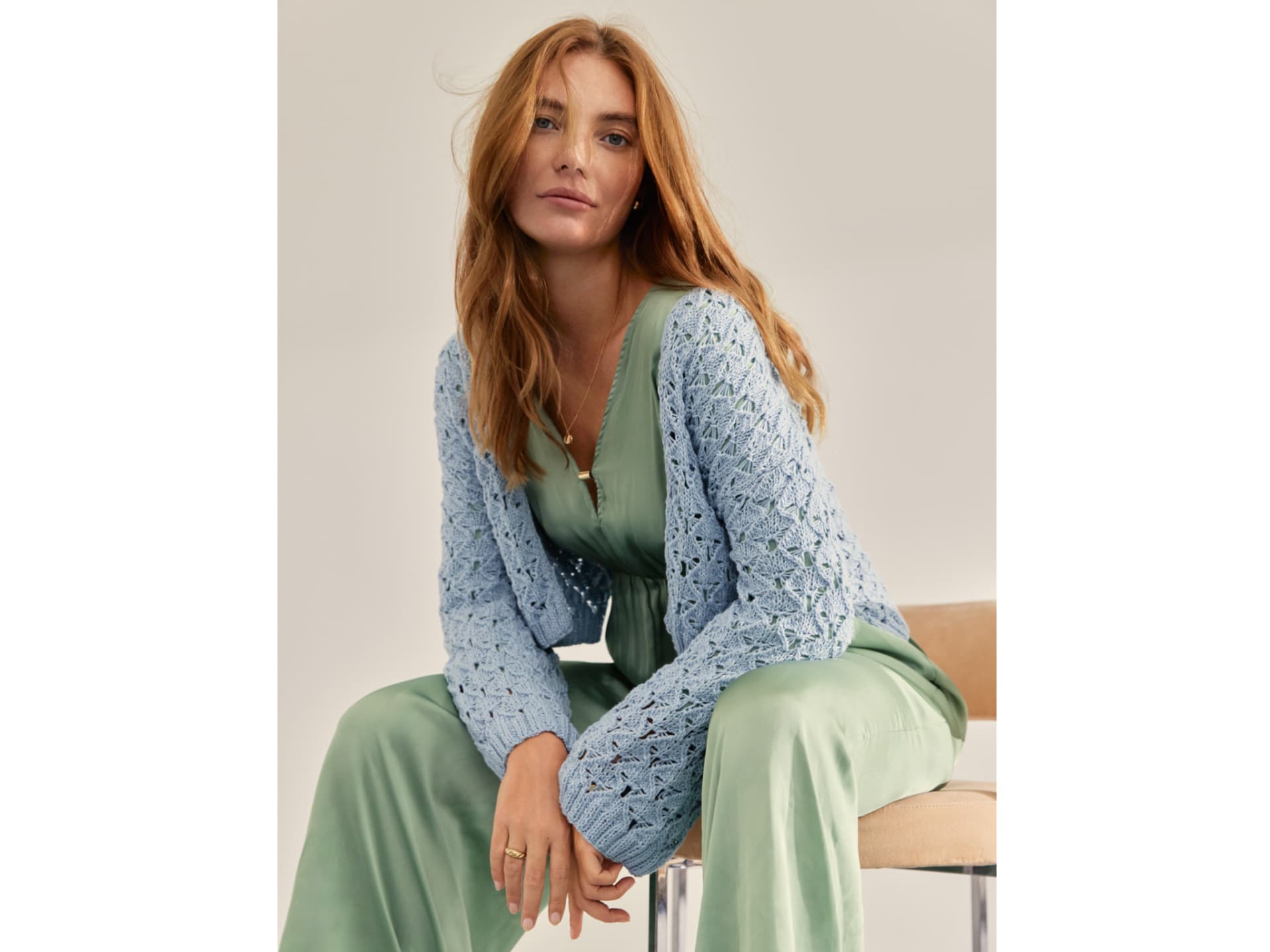 Model in Frühlingsjacke von Lana Grossa