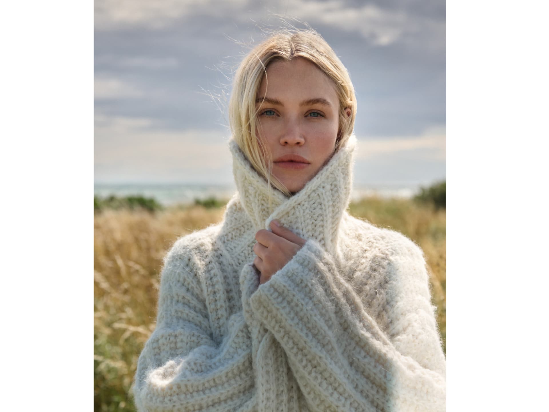 Stricken mit dicker Wolle - Model in Chunky-Mantel von Lana Grossa